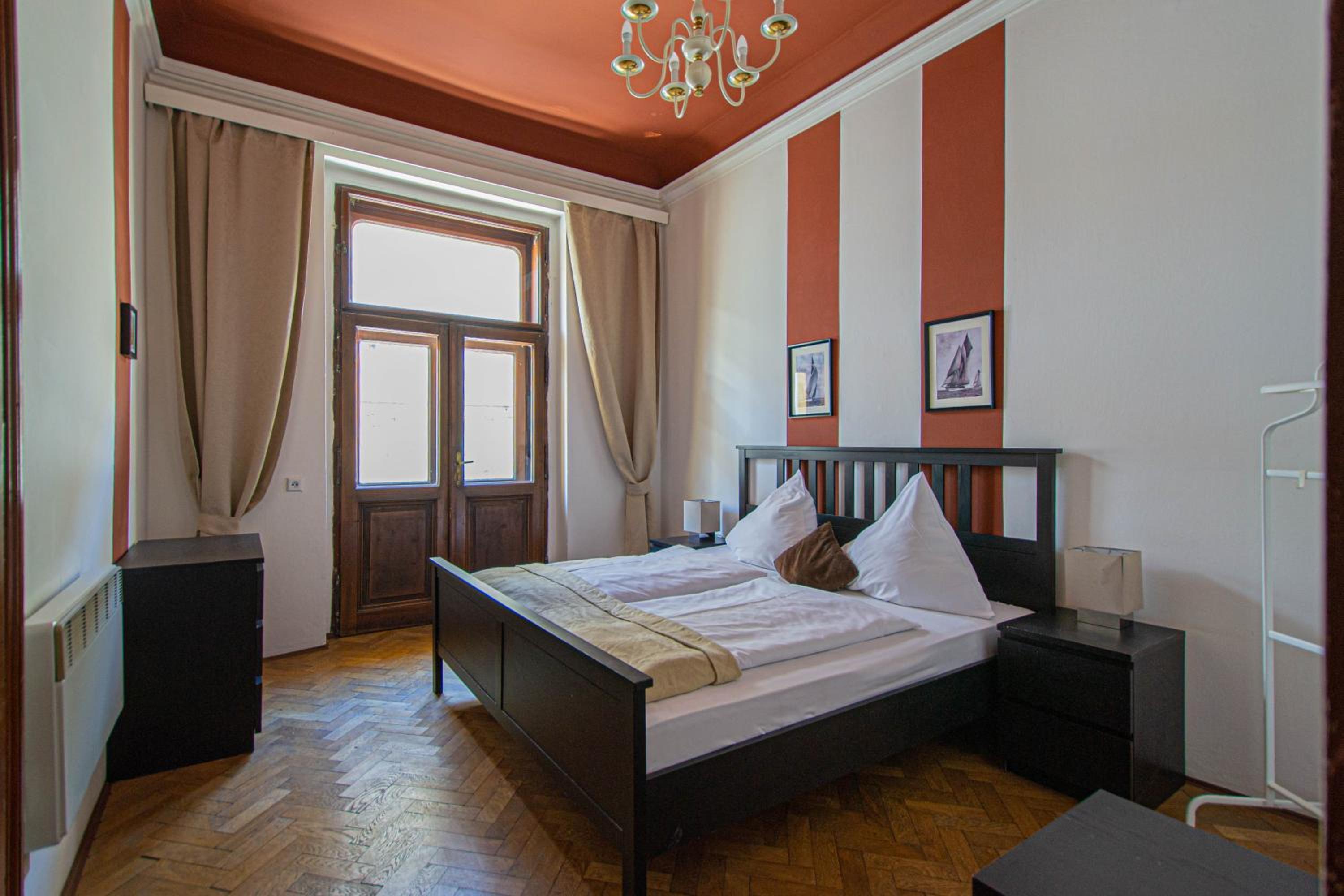 For celebrations spacious 3BDR apartment with balcony