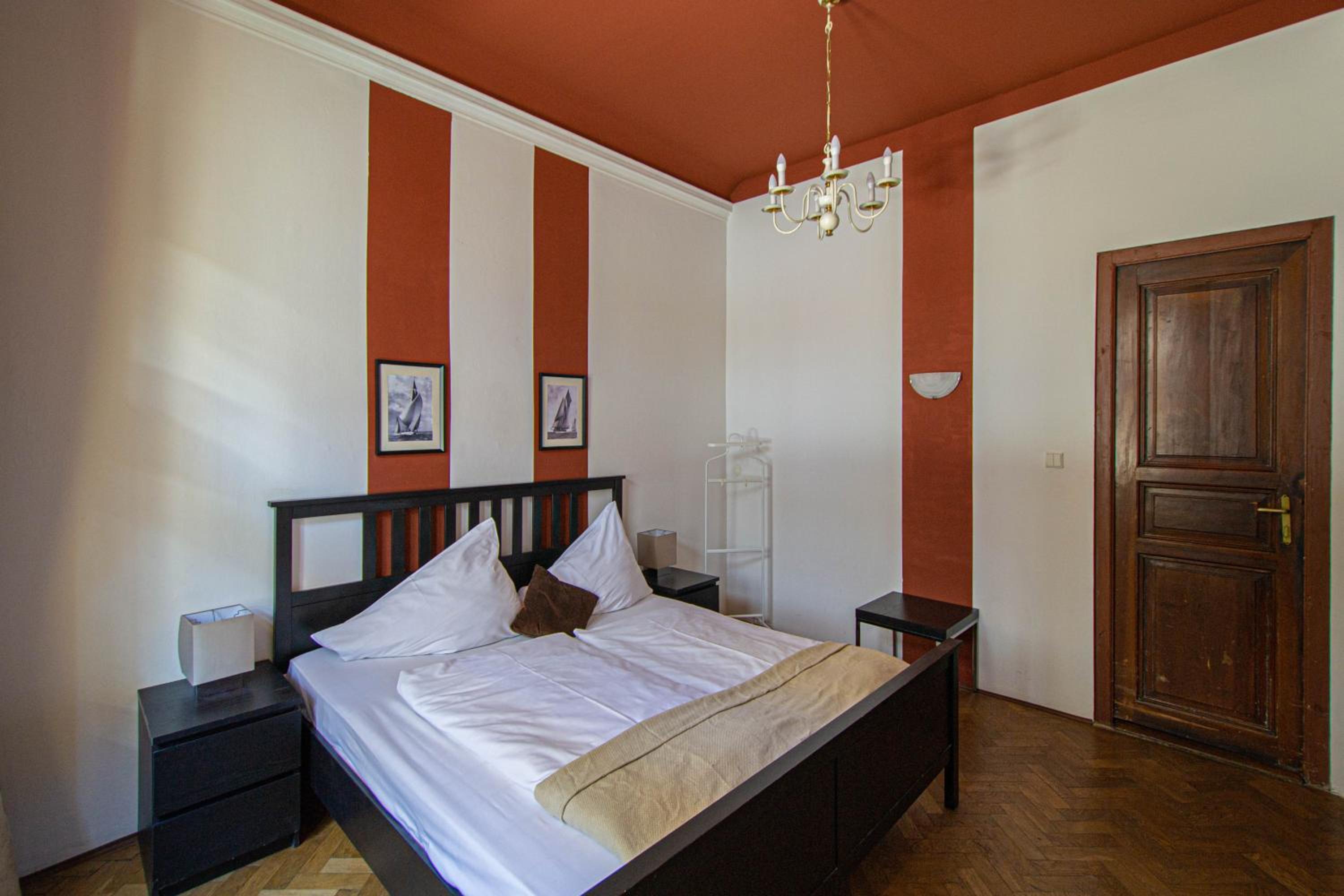 For celebrations spacious 3BDR apartment with balcony