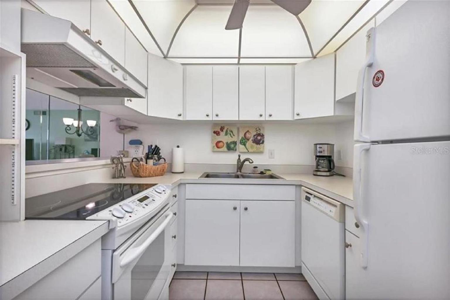 Siesta Key Escape Ground Floor Steps to Heated Pool and Free Trolley view 3