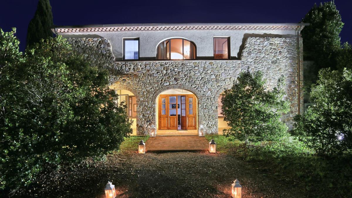 Casale Teatro e Fienile 18, Emma Villas view 5