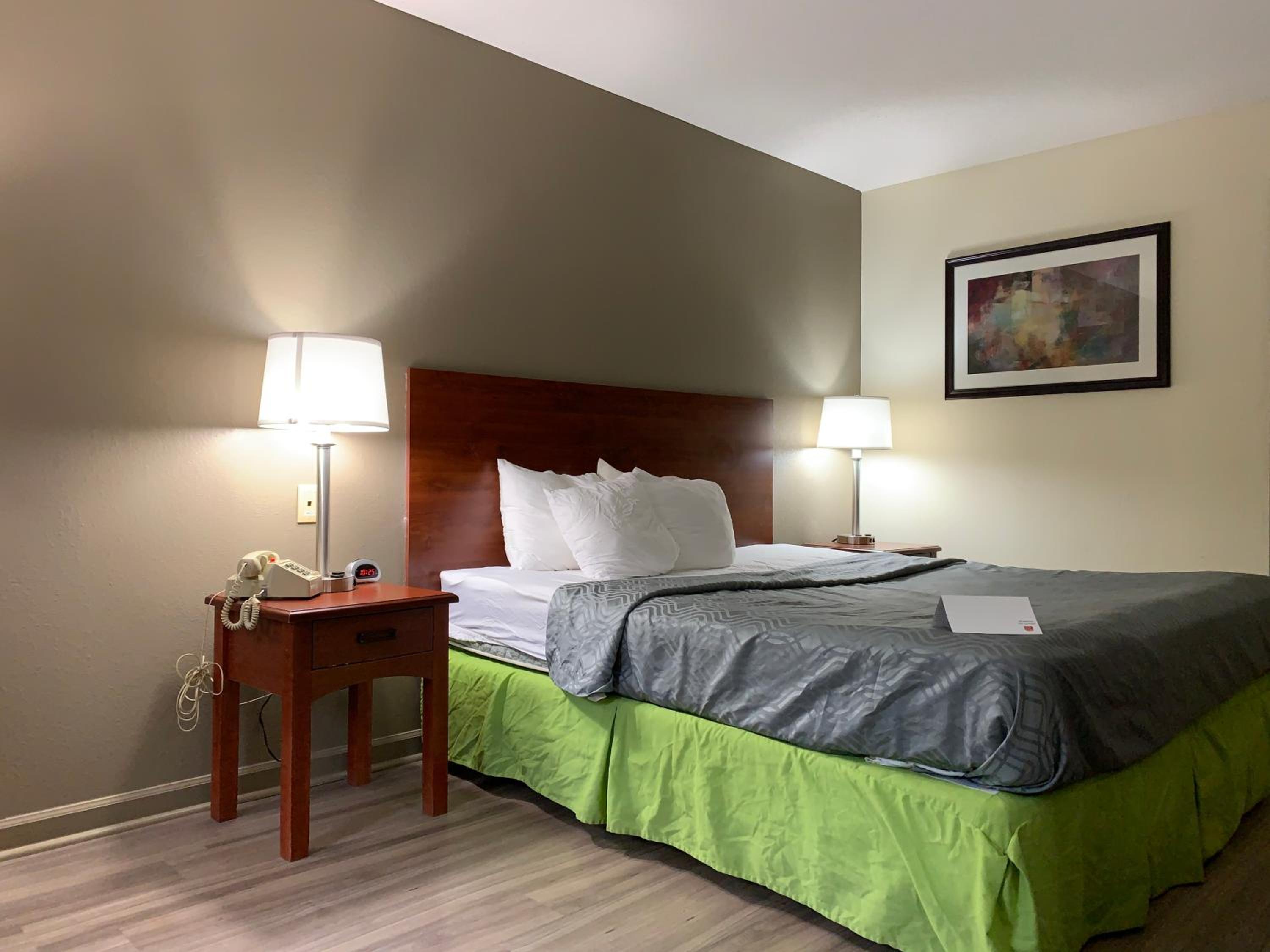 Troy Vacations - Econo Lodge - Property Image 2