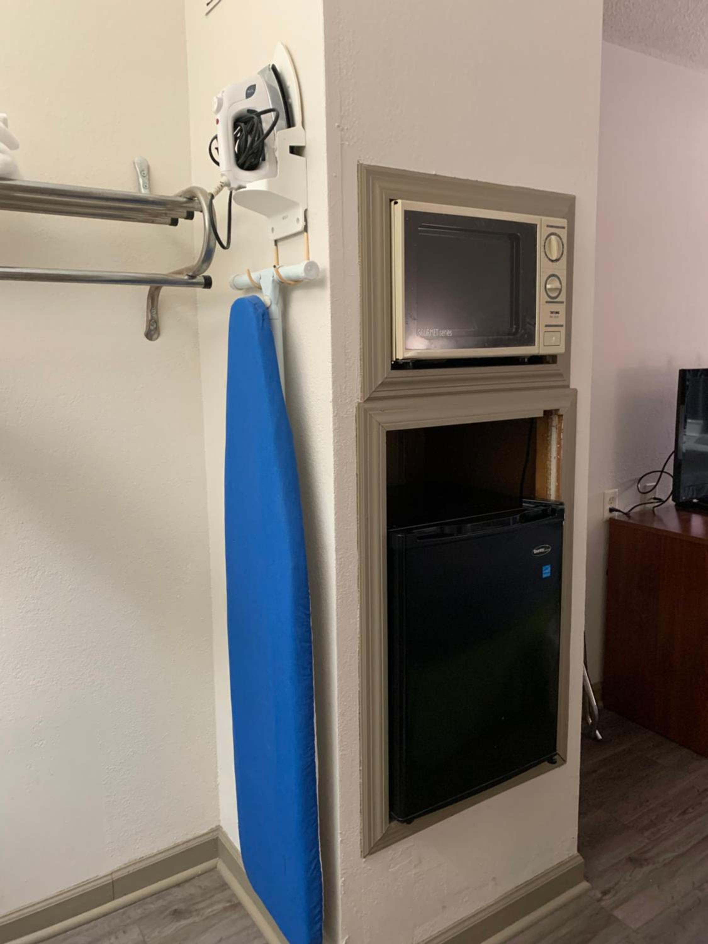 Troy Vacations - Econo Lodge - Property Image 19