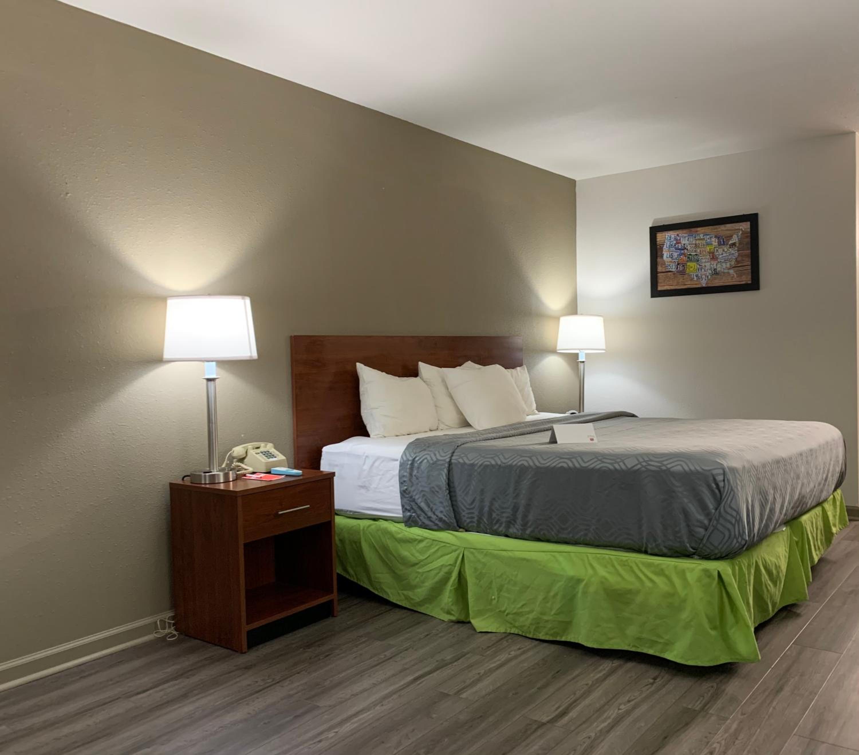 Troy Vacations - Econo Lodge - Property Image 16