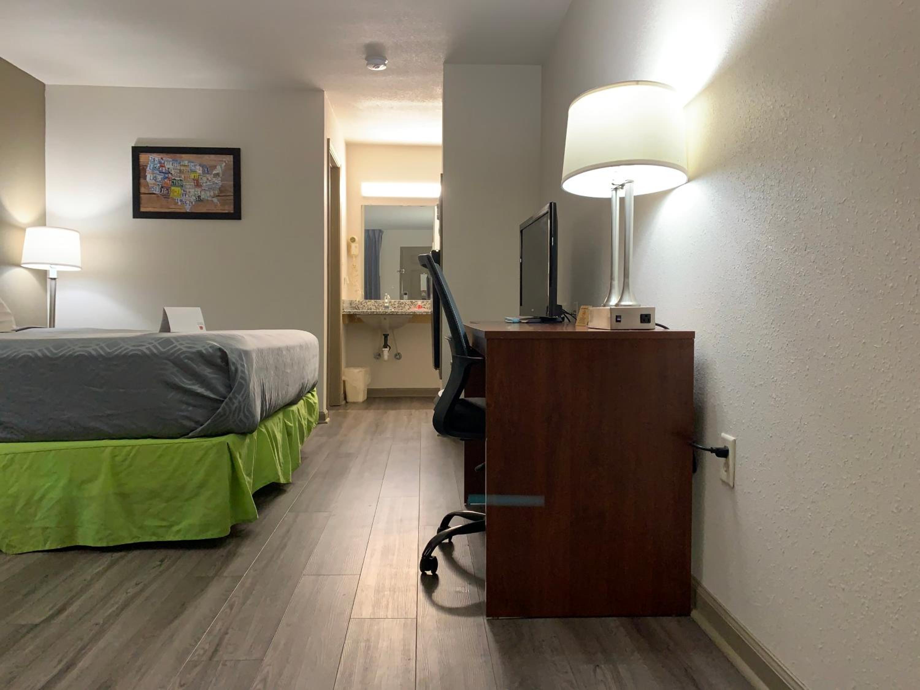Troy Vacations - Econo Lodge - Property Image 2