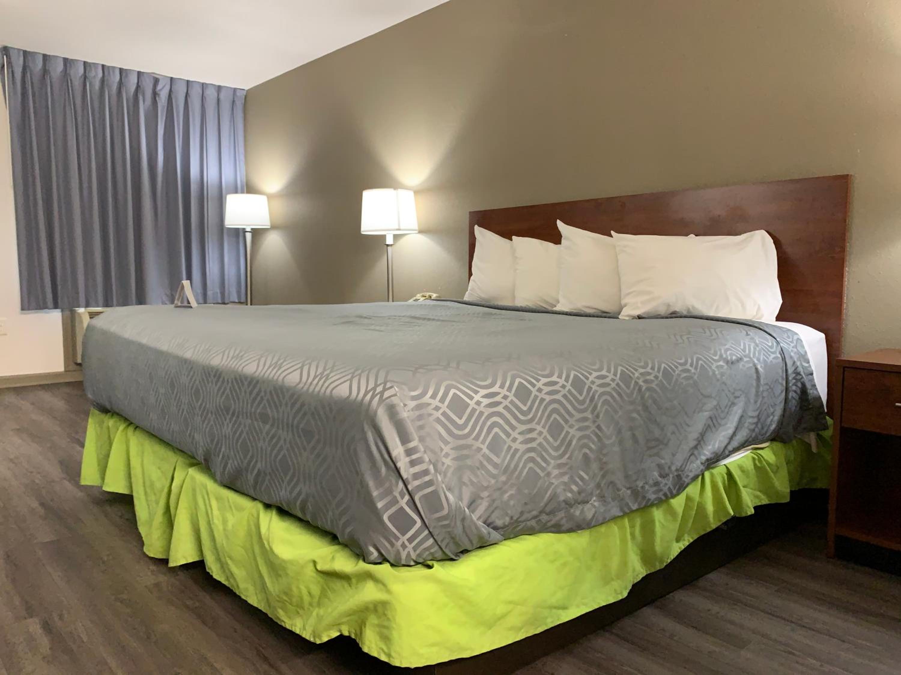 Troy Vacations - Econo Lodge - Property Image 21