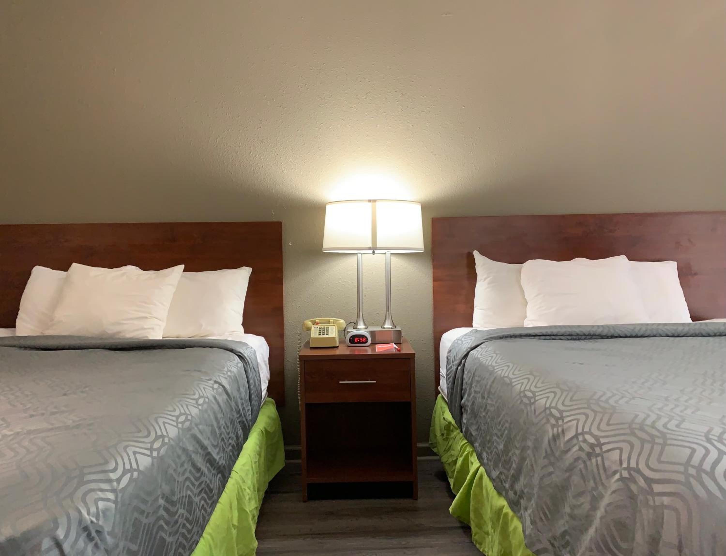 Troy Vacations - Econo Lodge - Property Image 6