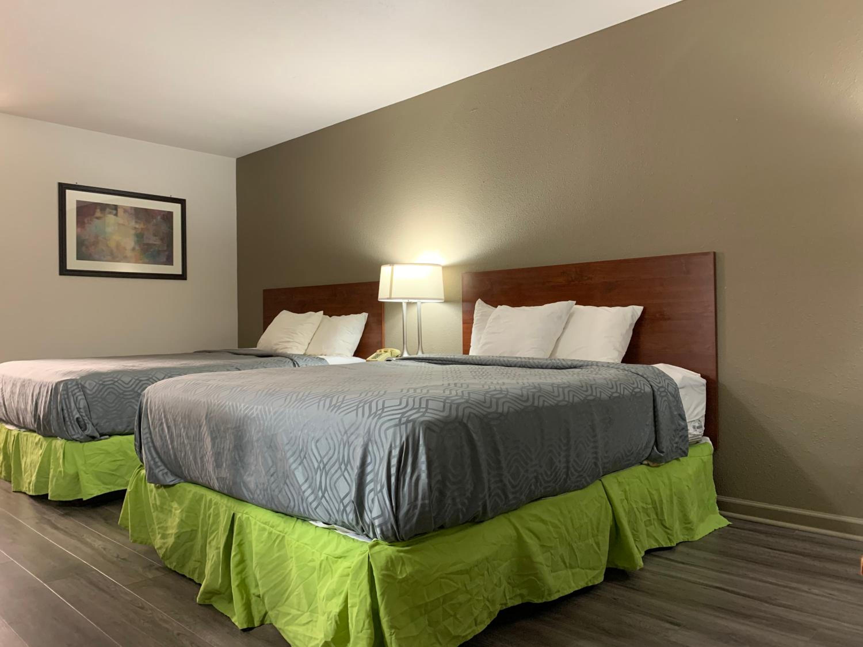 Troy Vacations - Econo Lodge - Property Image 3