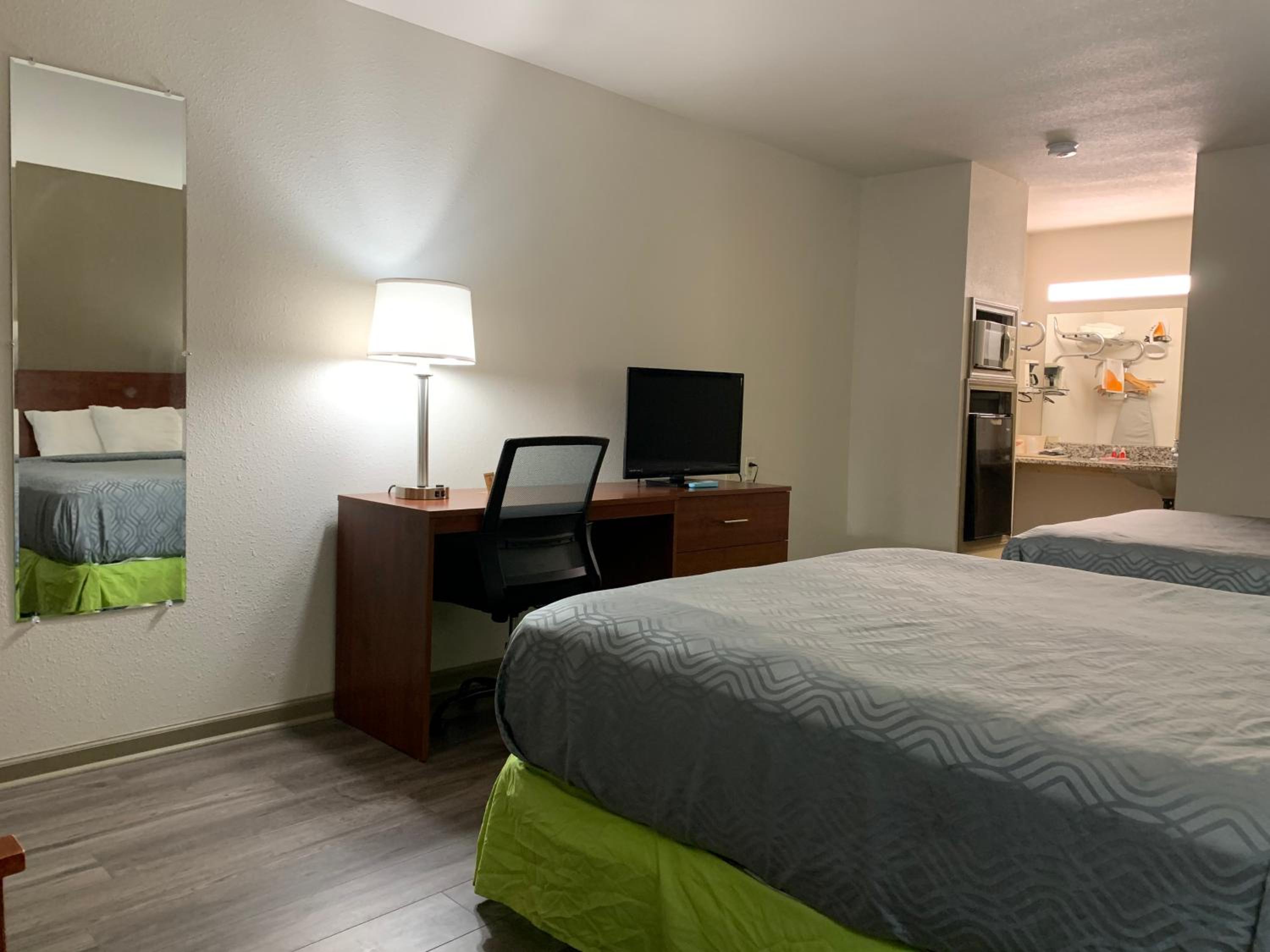 Troy Vacations - Econo Lodge - Property Image 4