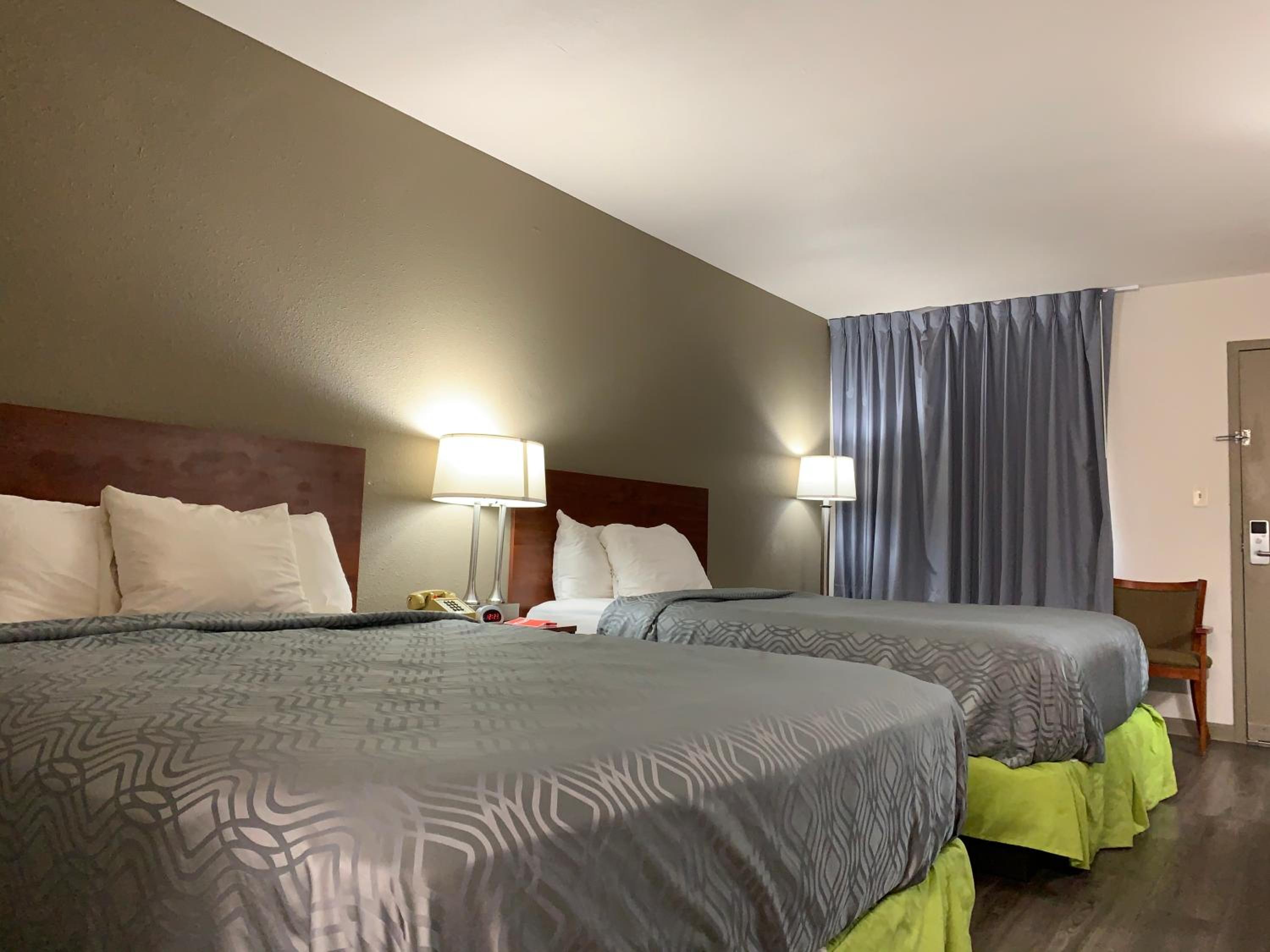 Troy Vacations - Econo Lodge - Property Image 7