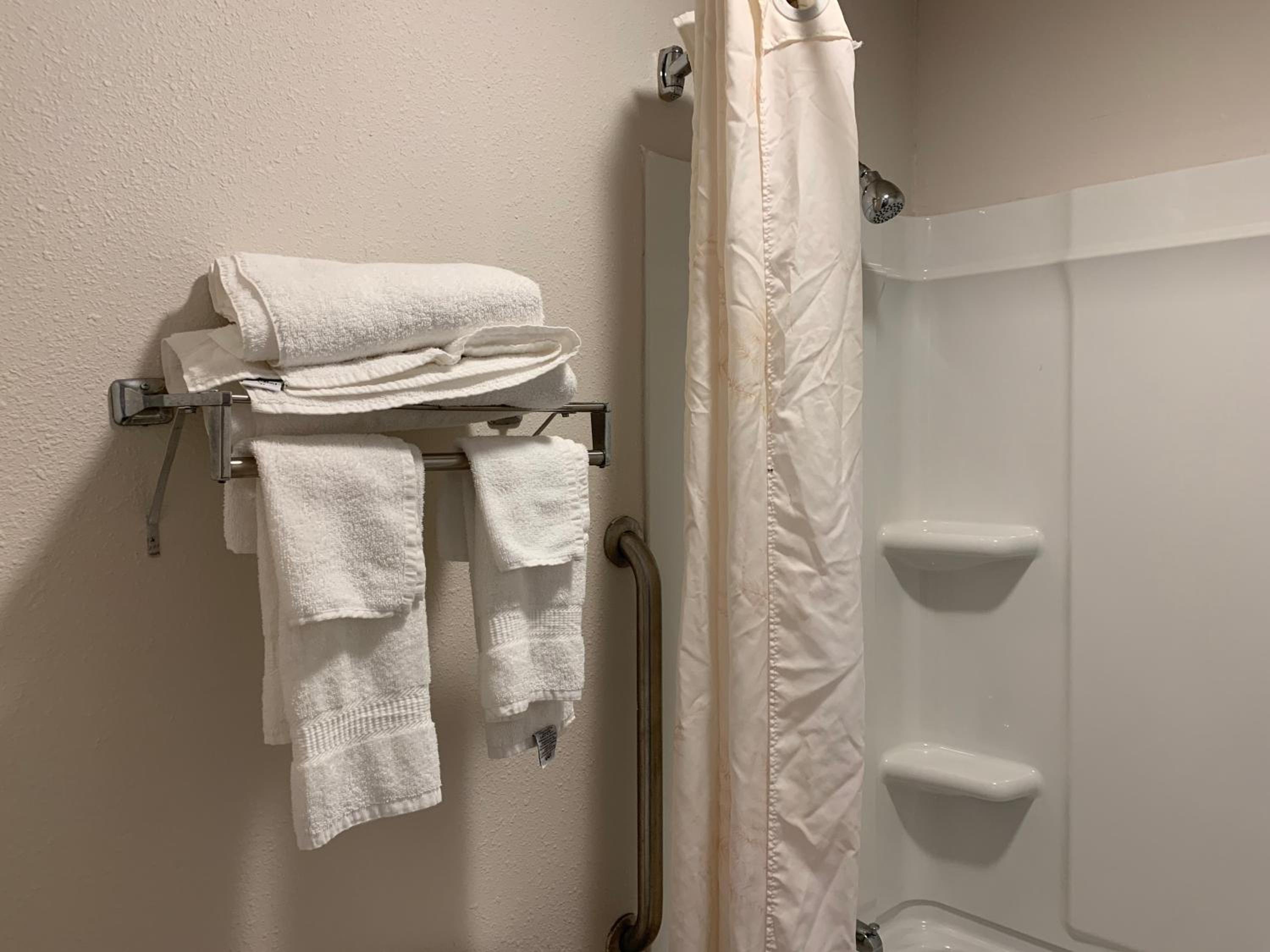 Troy Vacations - Econo Lodge - Property Image 4