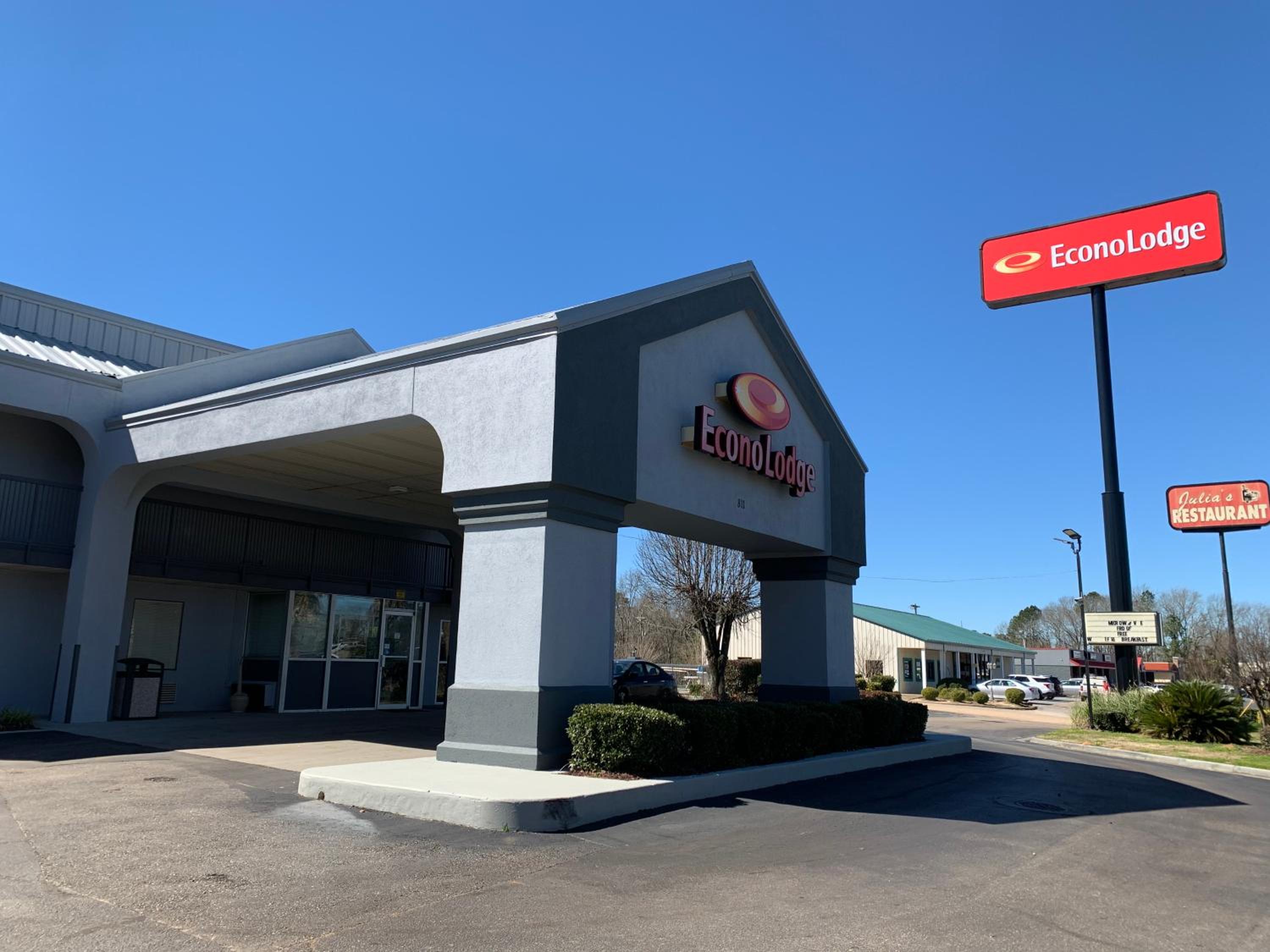 Troy Vacations - Econo Lodge - Property Image 10