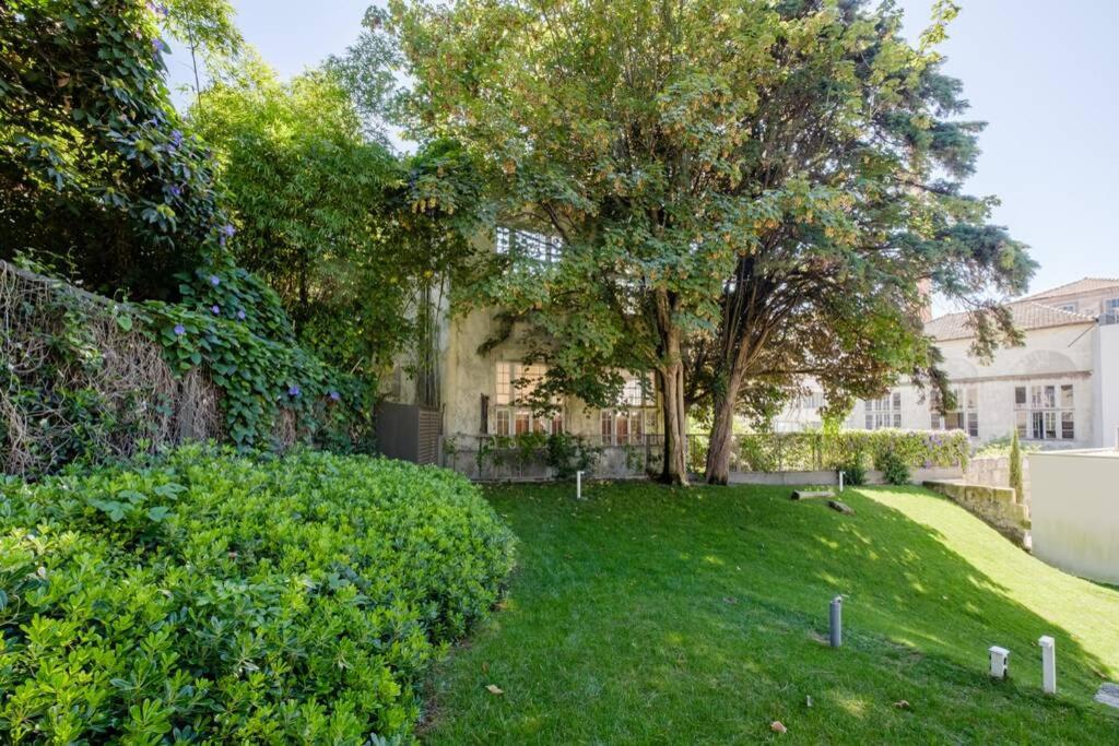 BOUTIQUE Rentals- Art & Charm Apt w/ balcony & garage