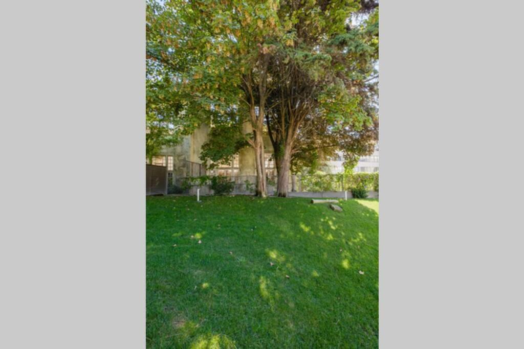 BOUTIQUE Rentals- Art & Charm Apt w/ balcony & garage