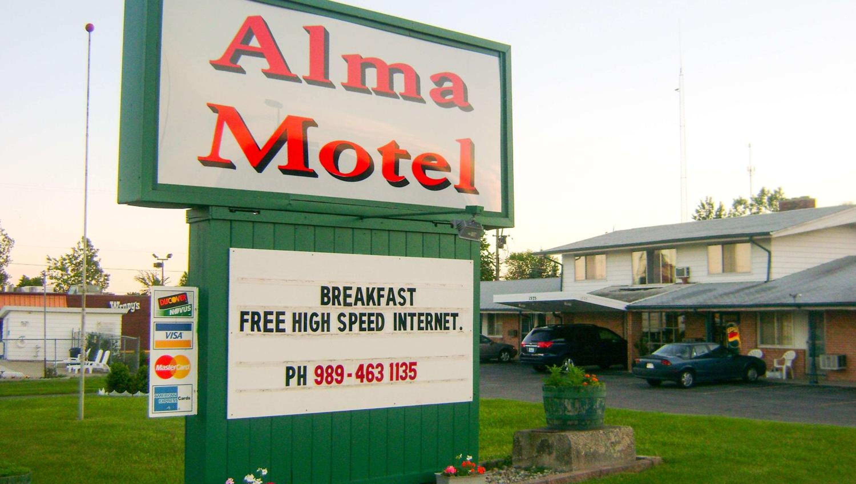 Mount Pleasant Vacations - Alma Motel - Property Image 1