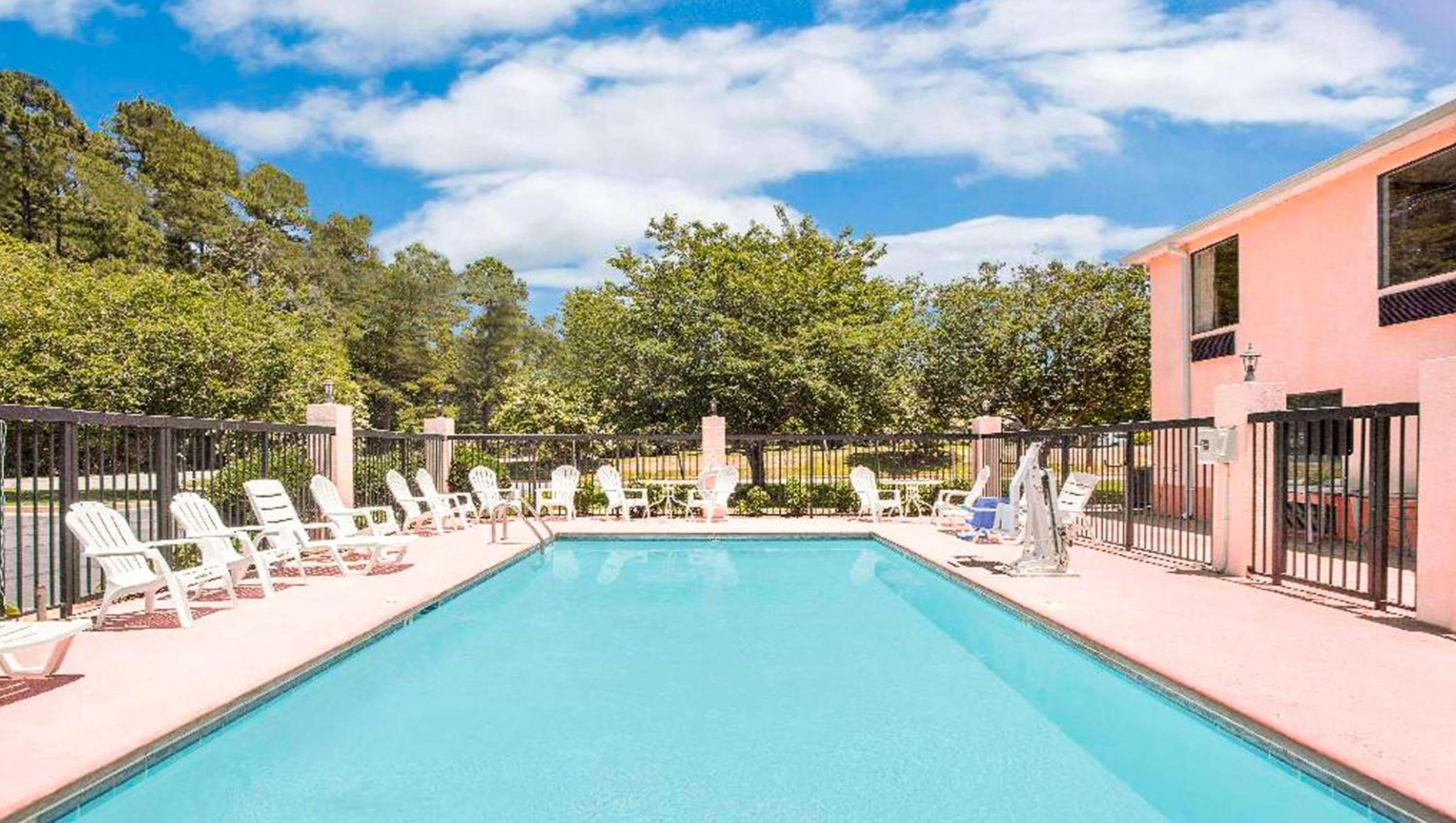 Milledgeville Vacations - Gray Inn  Suites - Property Image 1