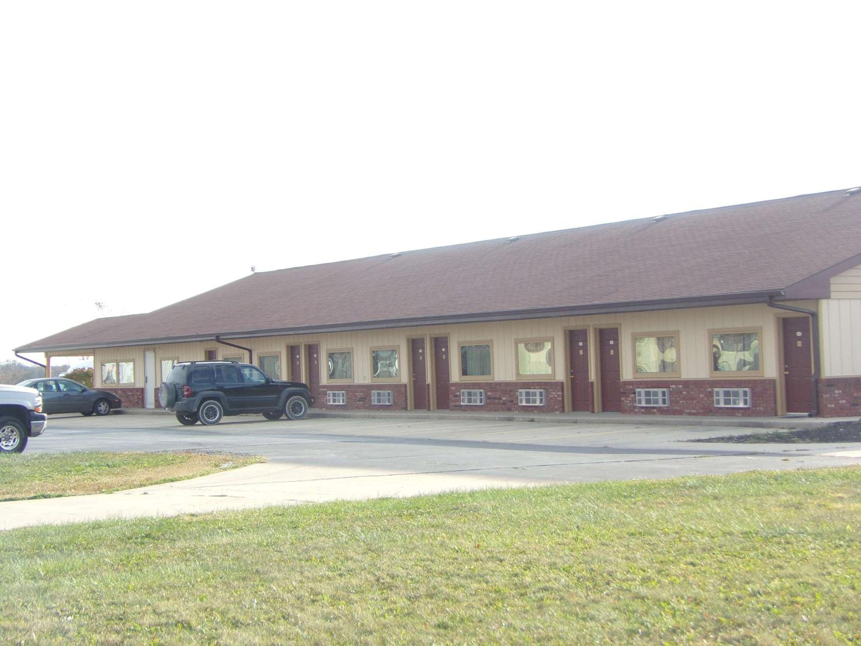 Huggy Bear Motel - Warren view 2
