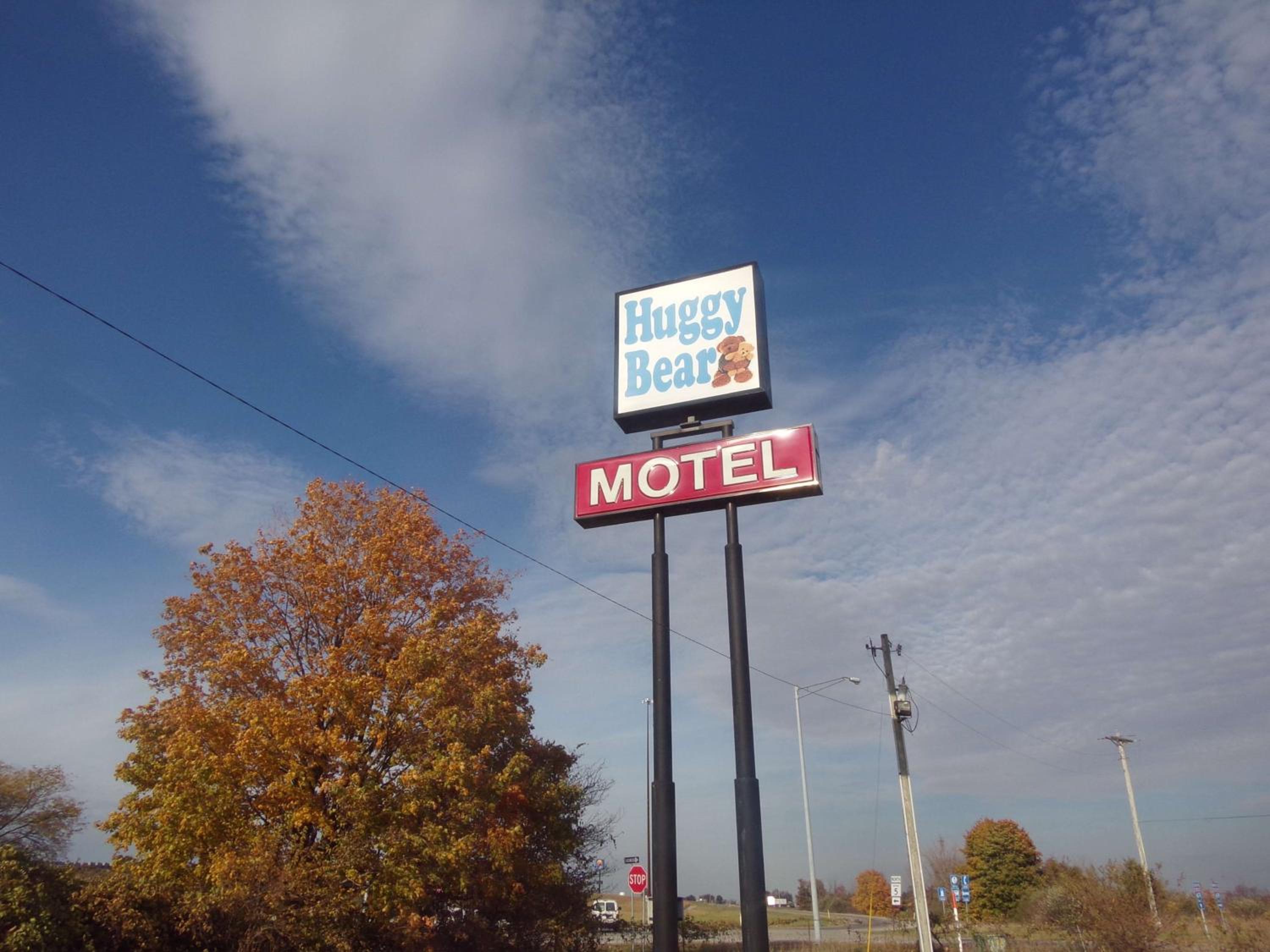 Huggy Bear Motel - Warren view 3