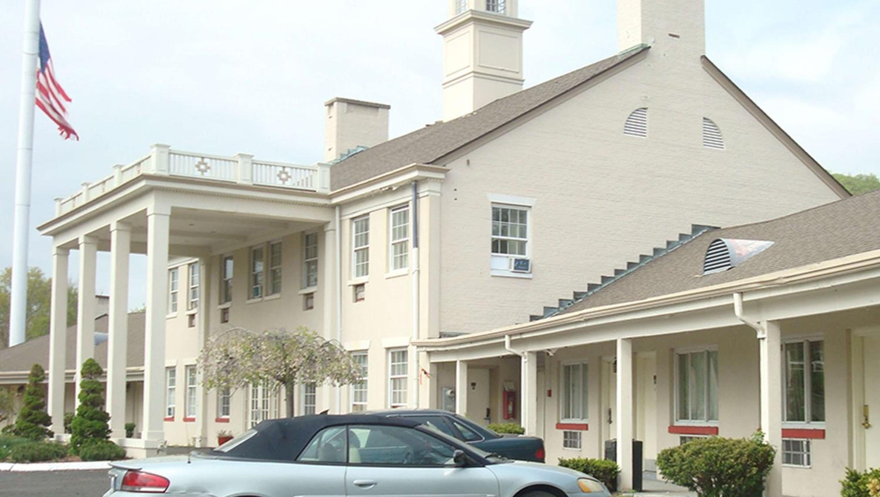 Hotel New Haven Inn - Image 1