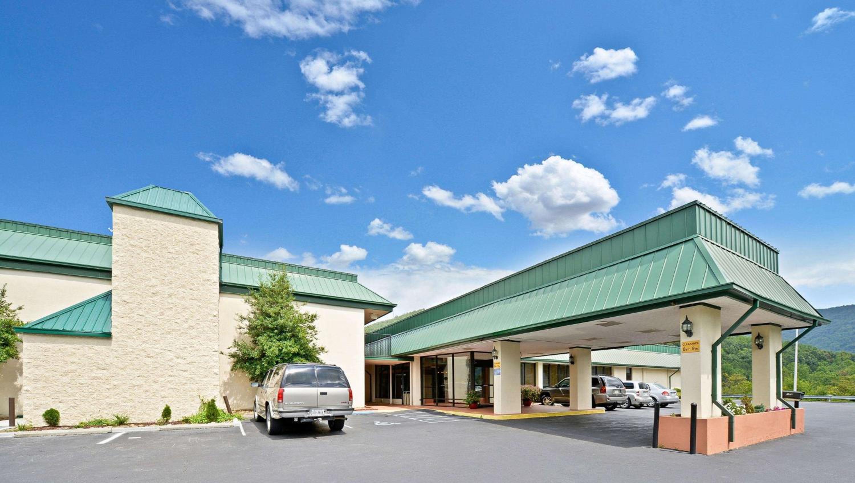 Hotel Red Rose by Townhouse Covington I-64