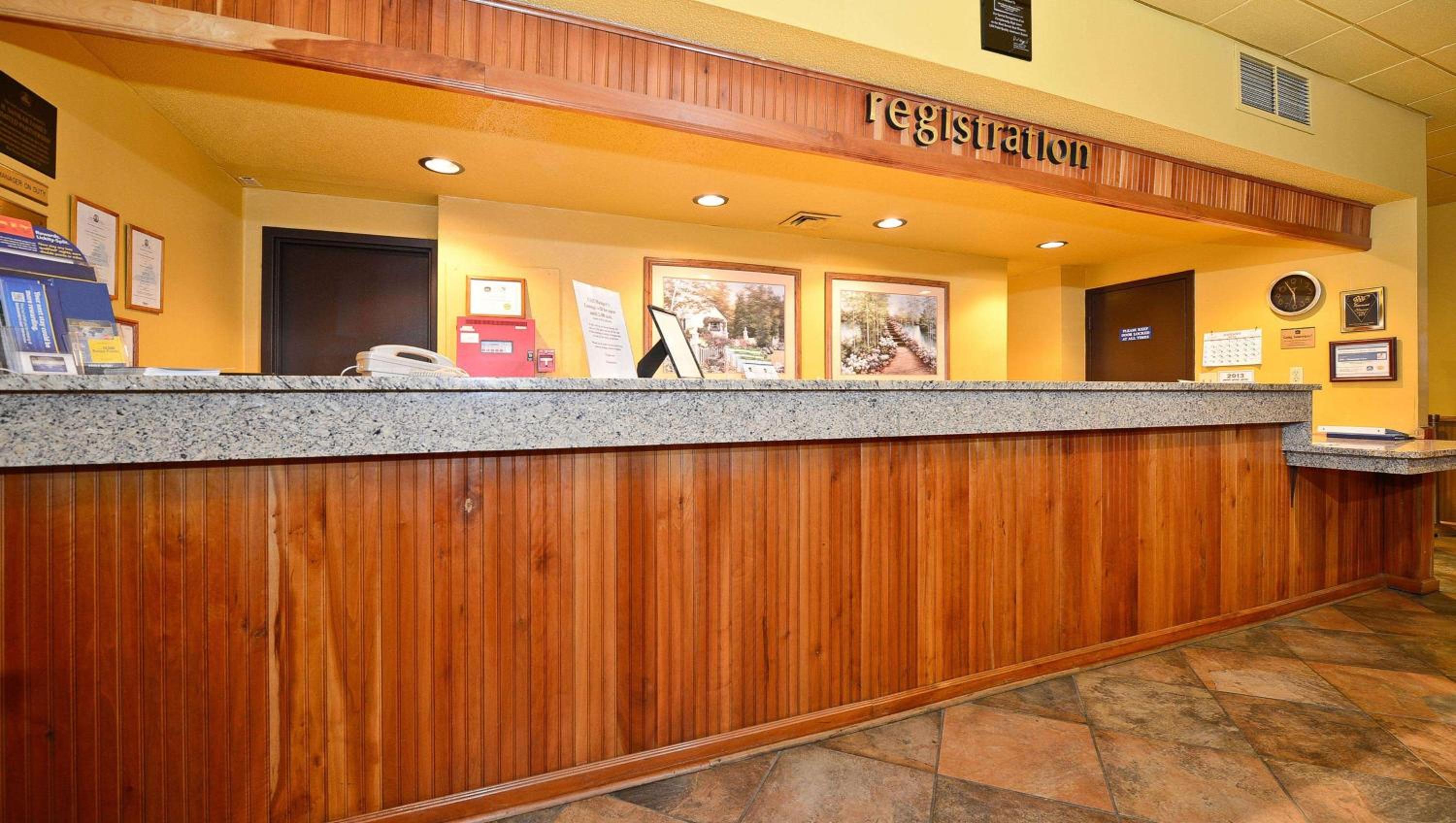 Hotel Red Rose by Townhouse Covington I-64