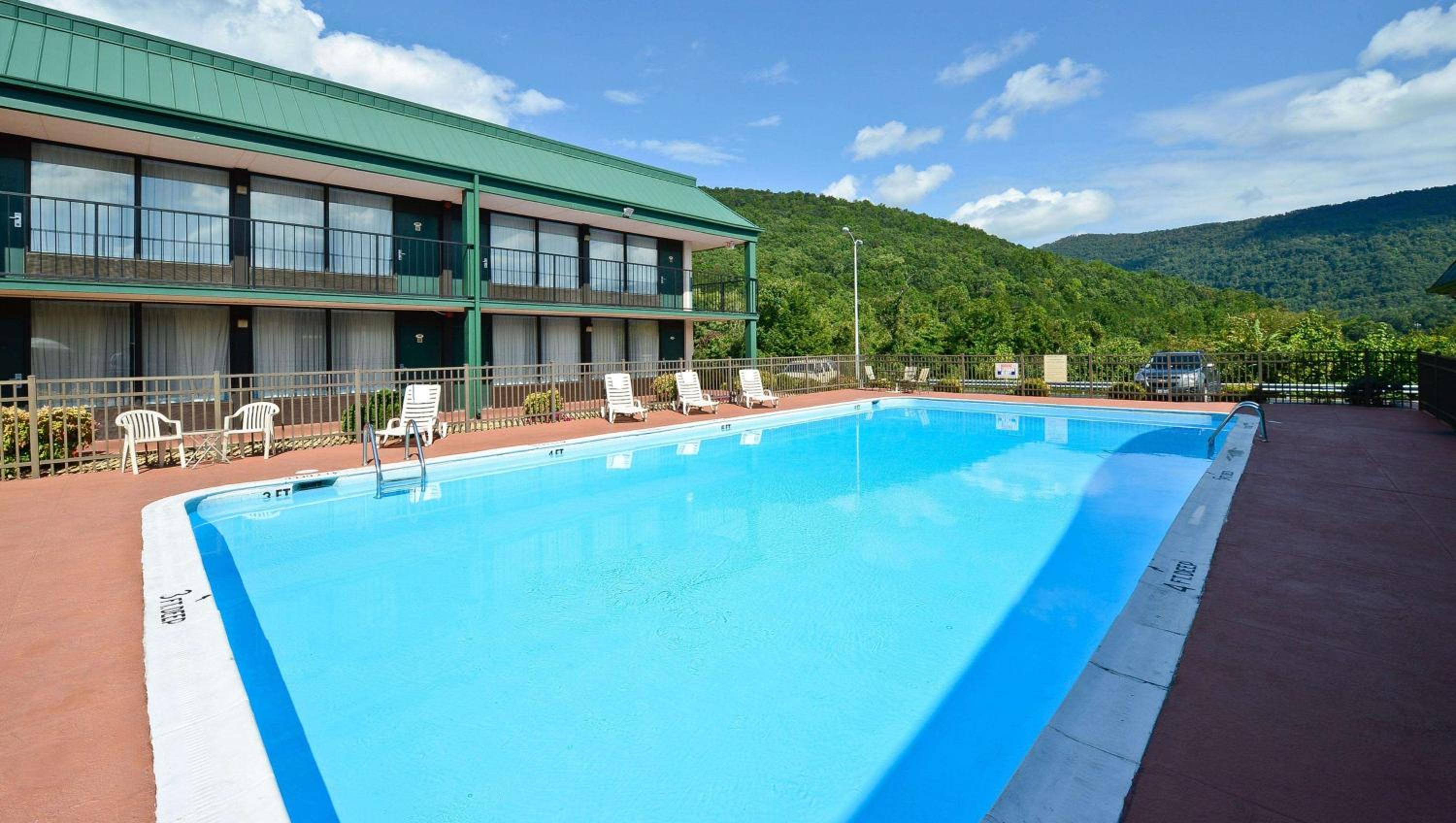 Hotel Red Rose by Townhouse Covington I-64