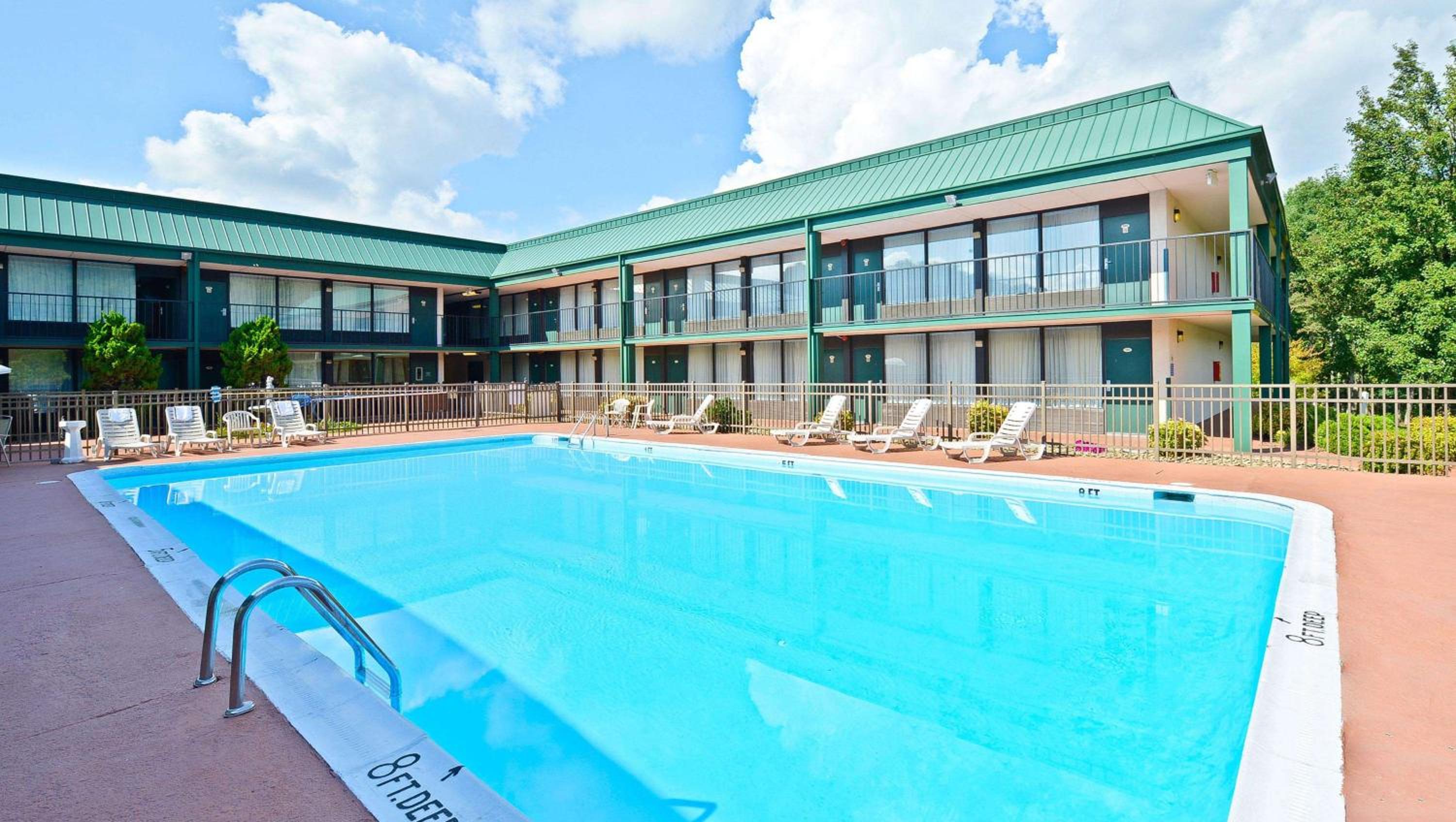 Hotel Red Rose by Townhouse Covington I-64