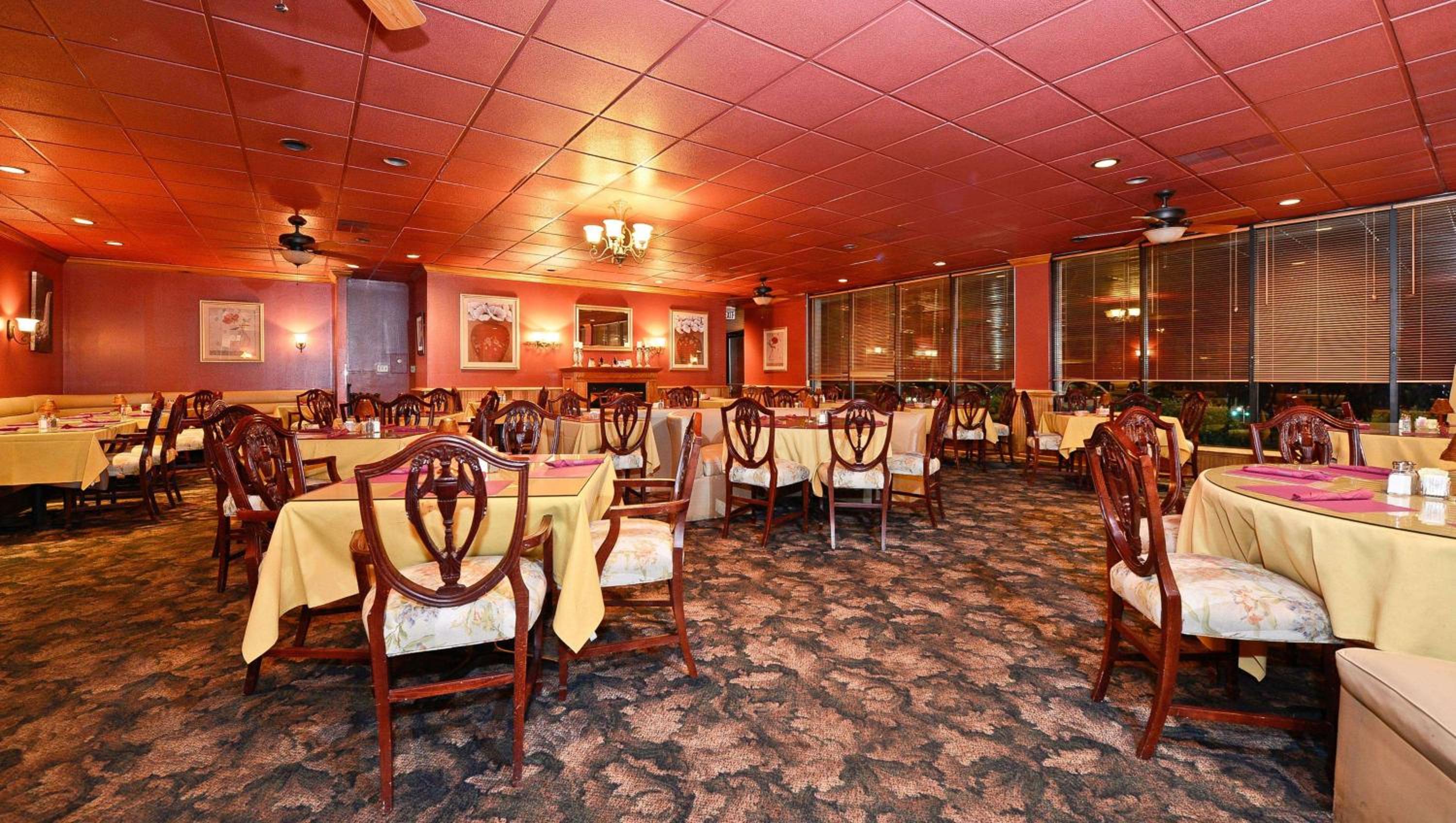 Hotel Red Rose by Townhouse Covington I-64
