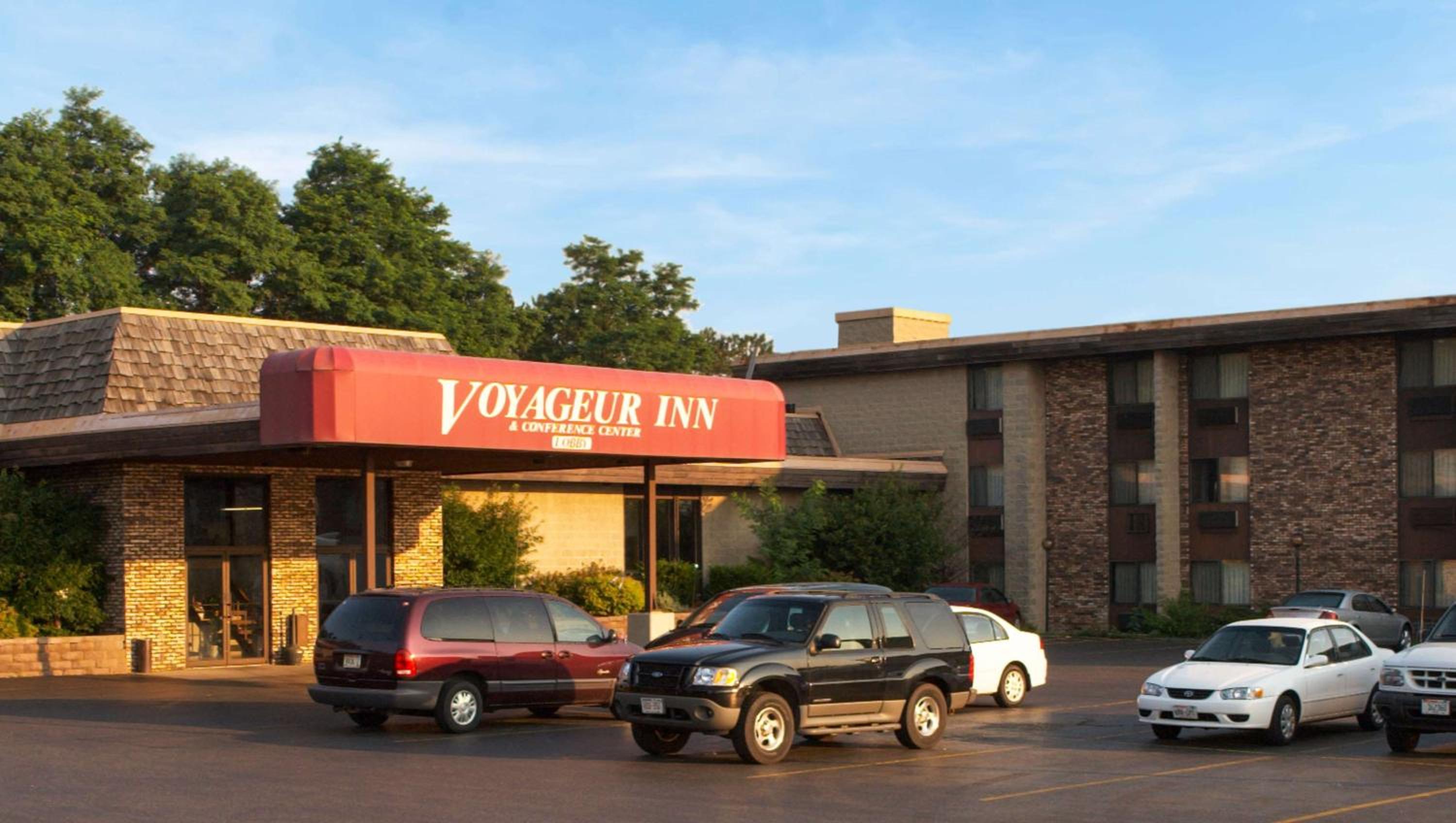 Hotel Voyageur Inn and Conference Center