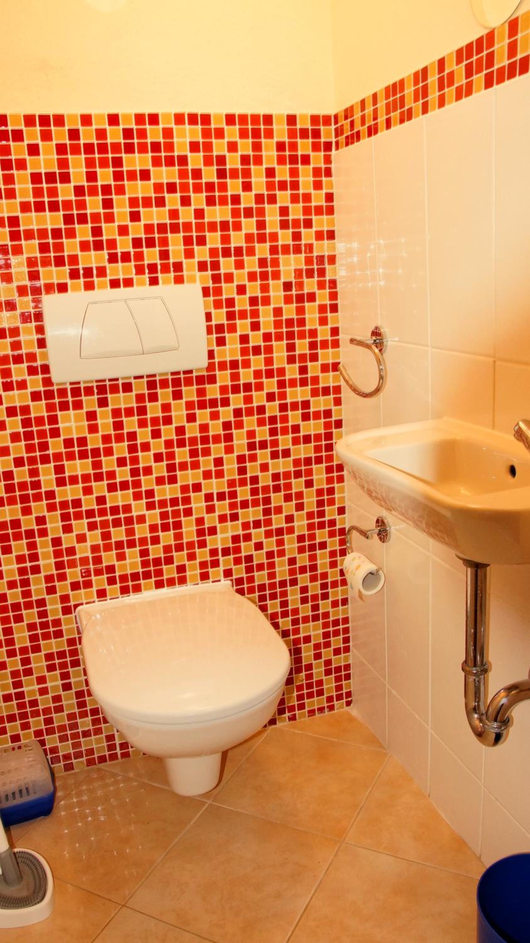 Sonnige 2-Zimmer Wohnung mit Terrasse und Garten view 2