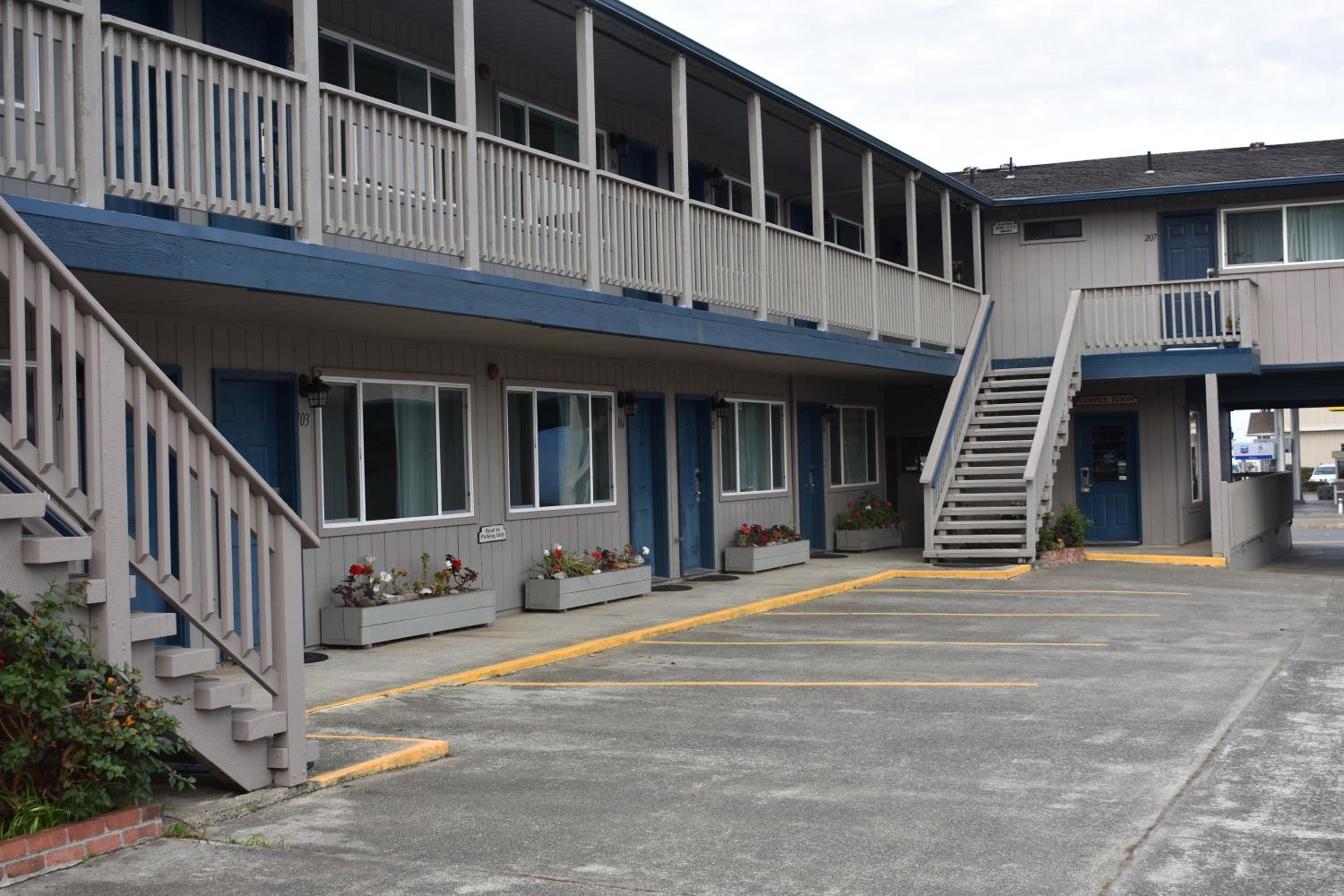 Lighthouse Cove Inn