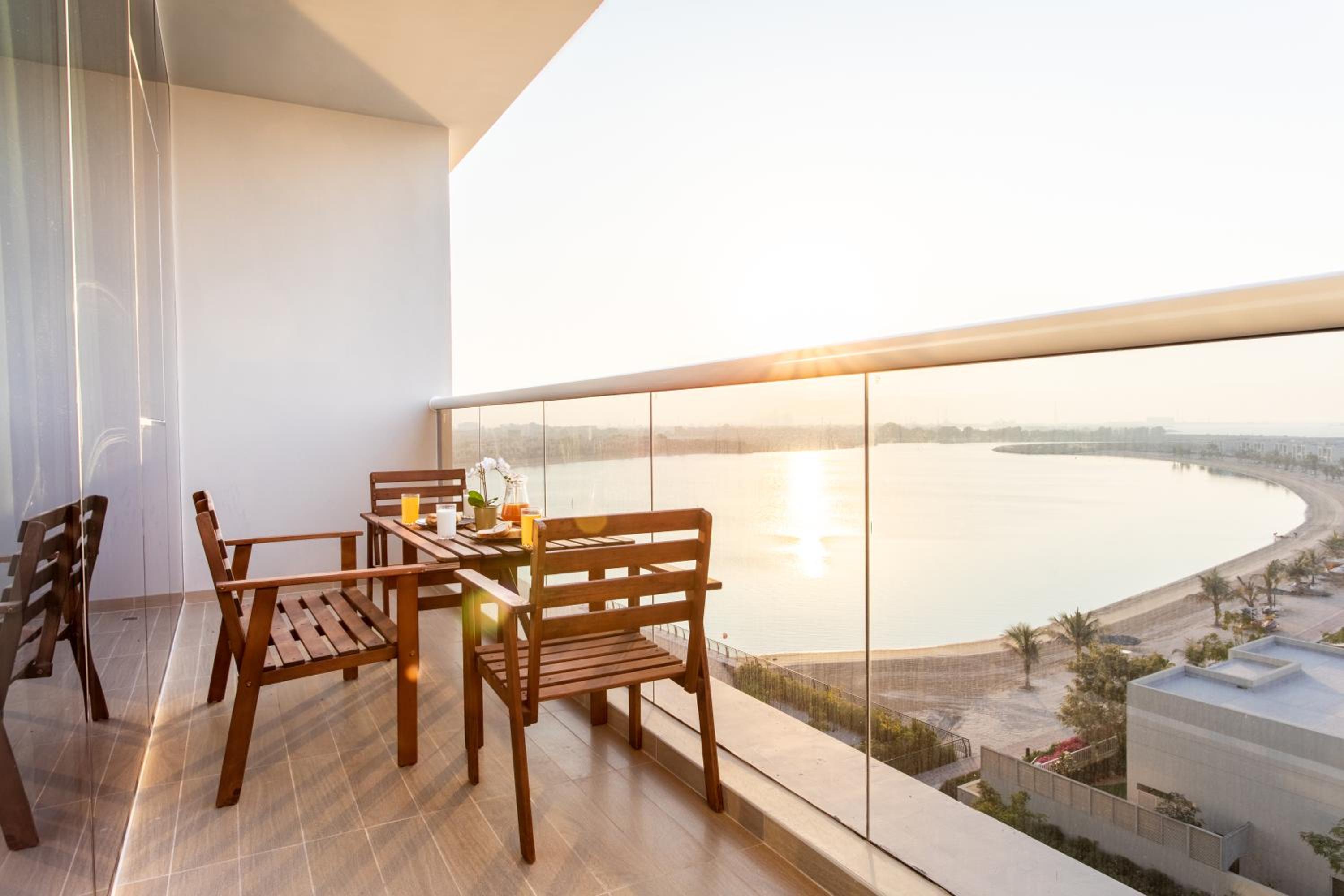Live in the middle of Lagoons and Sea