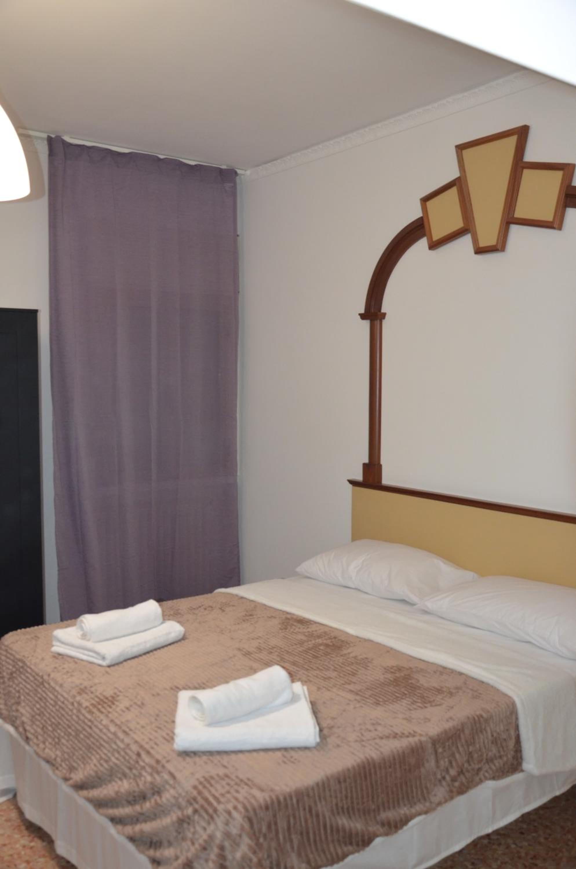 Fly me to Venice photo 3