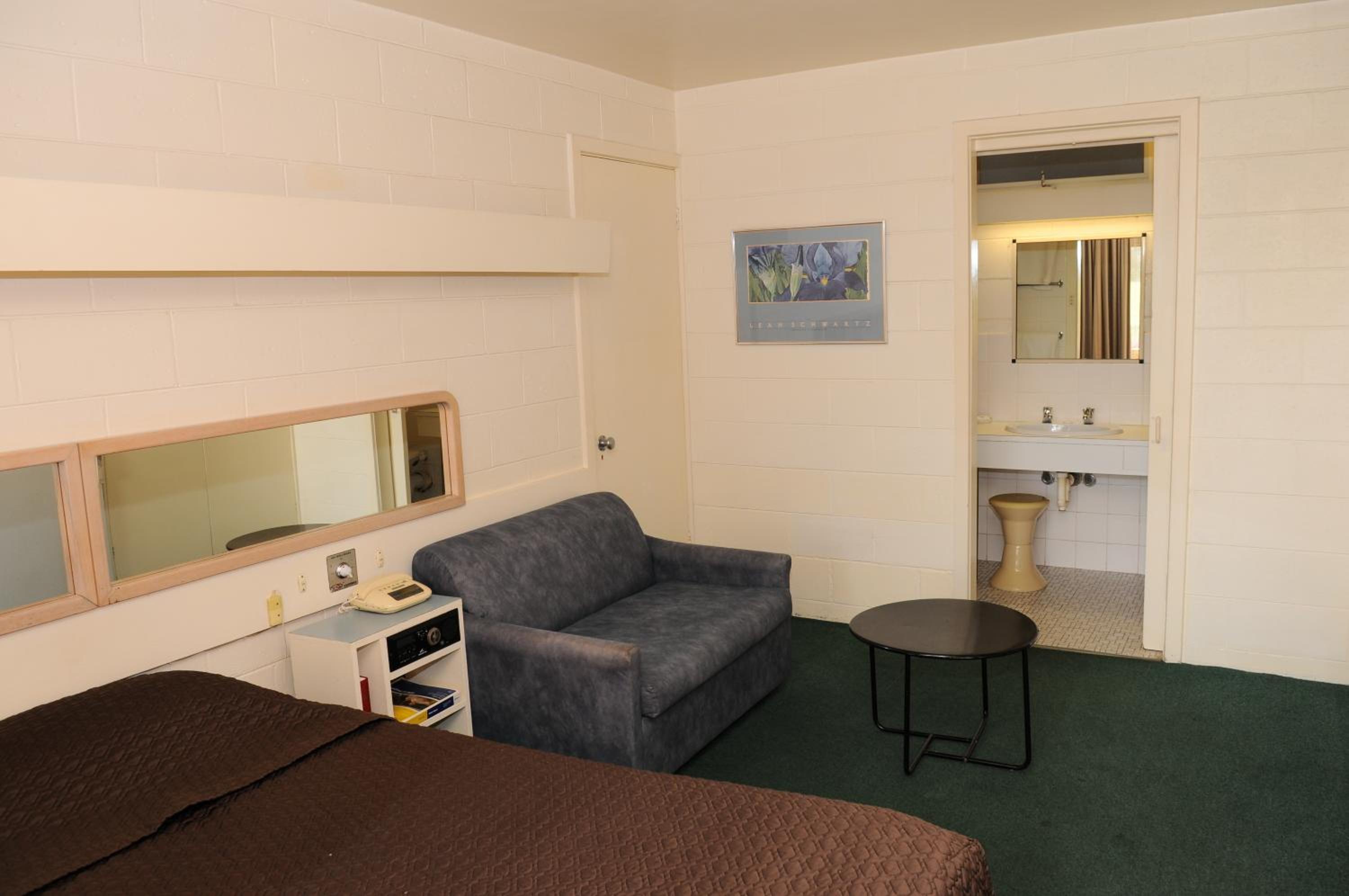 Peninsula Motor Inn