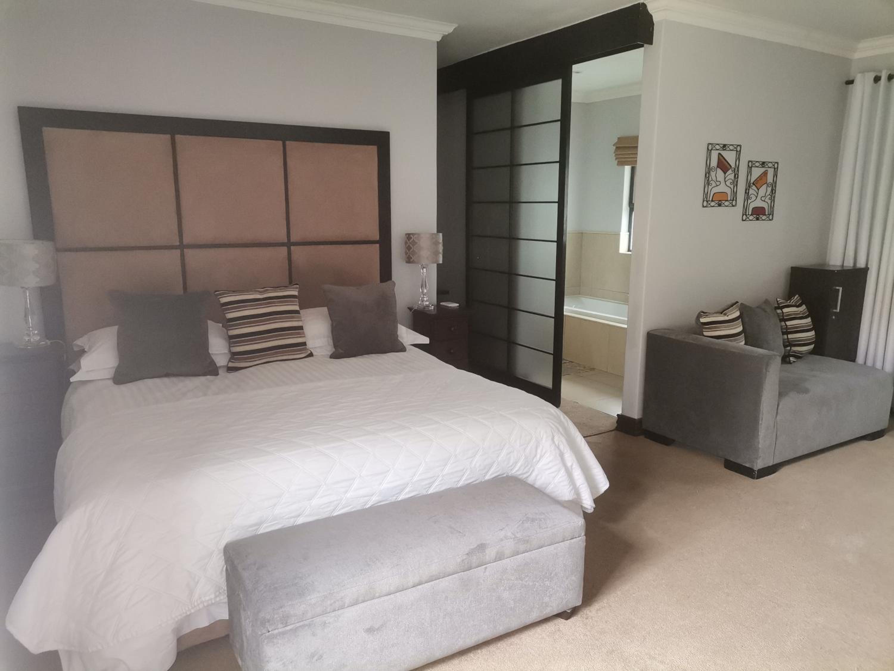 Rosebank Lodge Guesthouse by Claires