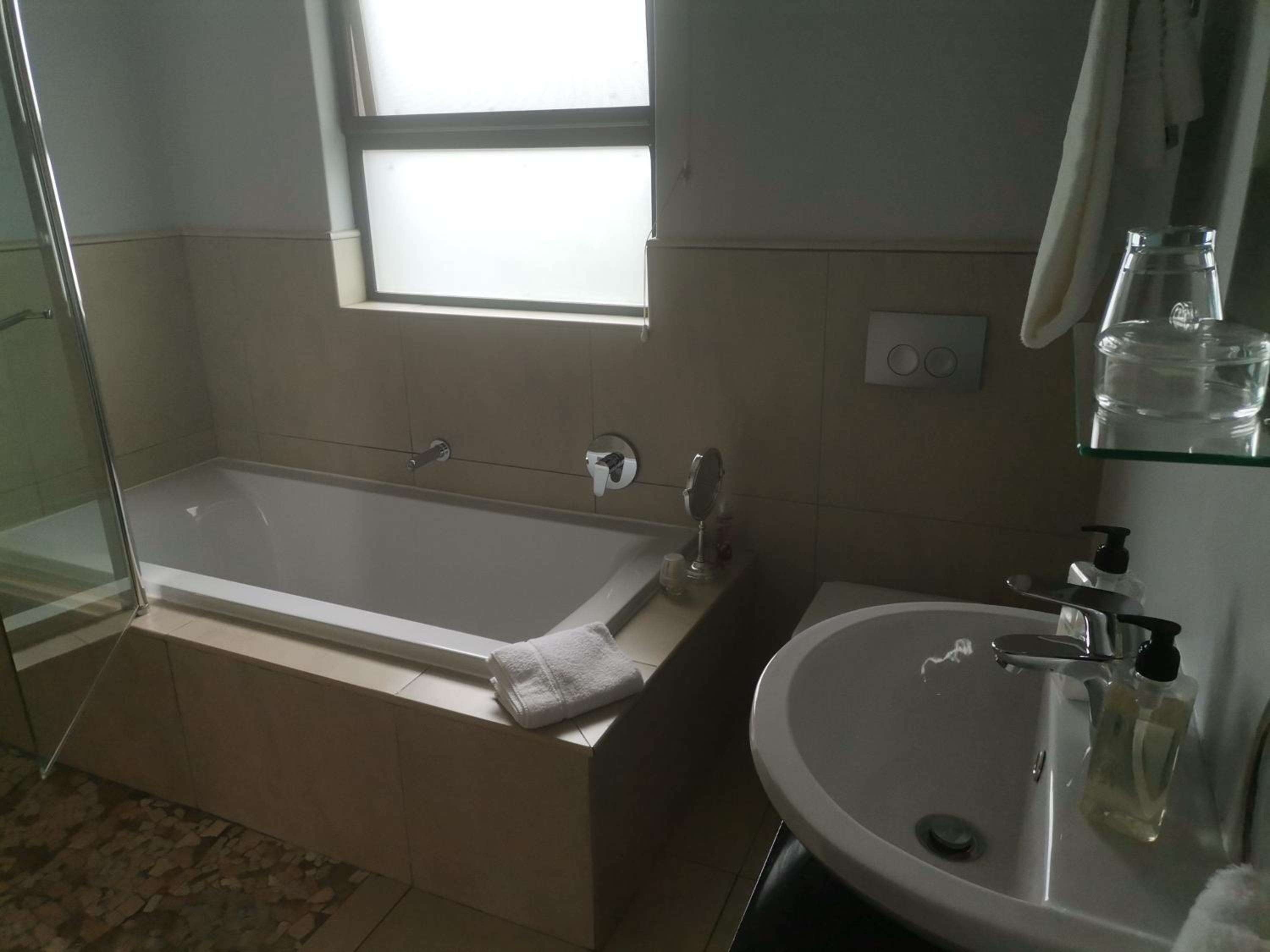 Rosebank Lodge Guesthouse by Claires