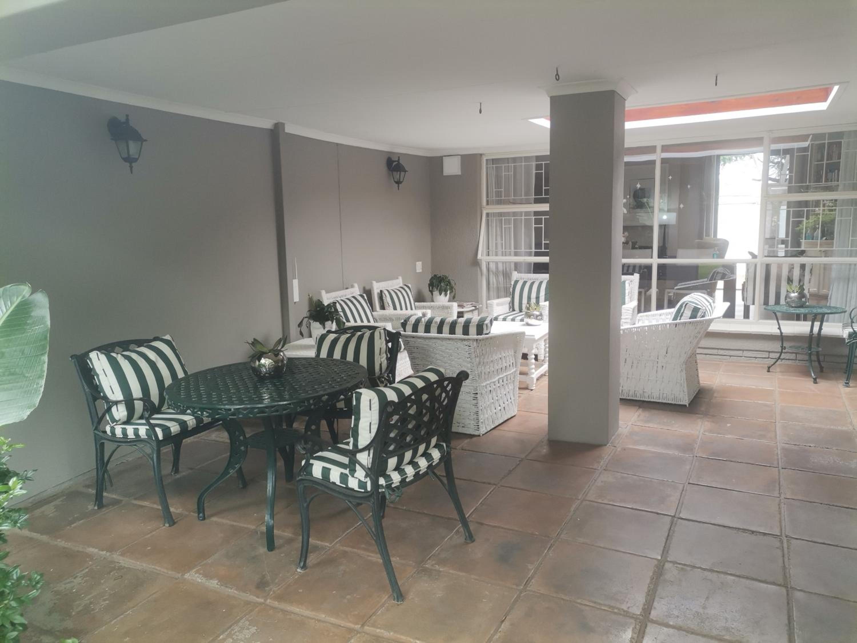 Rosebank Lodge Guesthouse by Claires