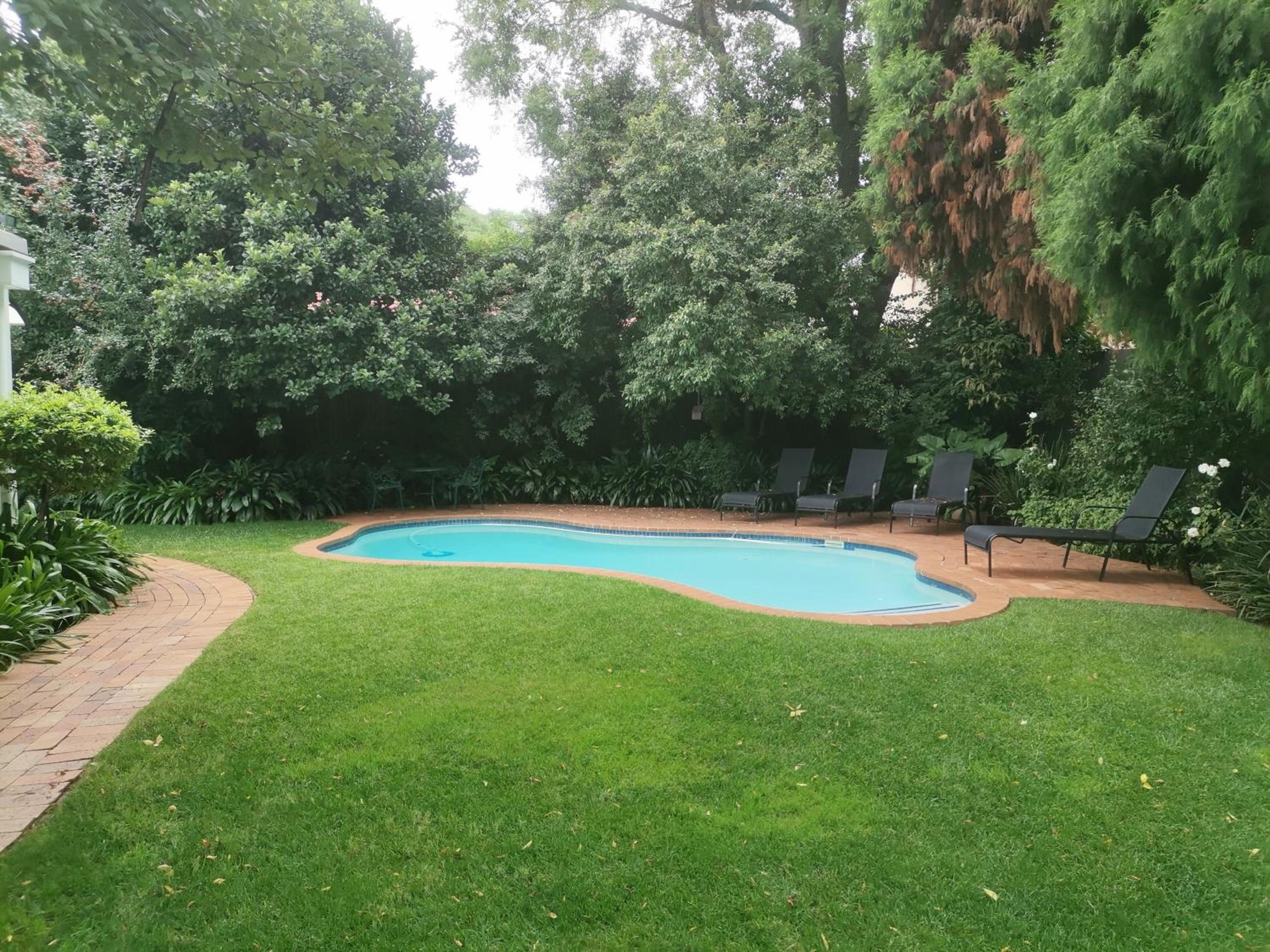 Rosebank Lodge Guesthouse by Claires