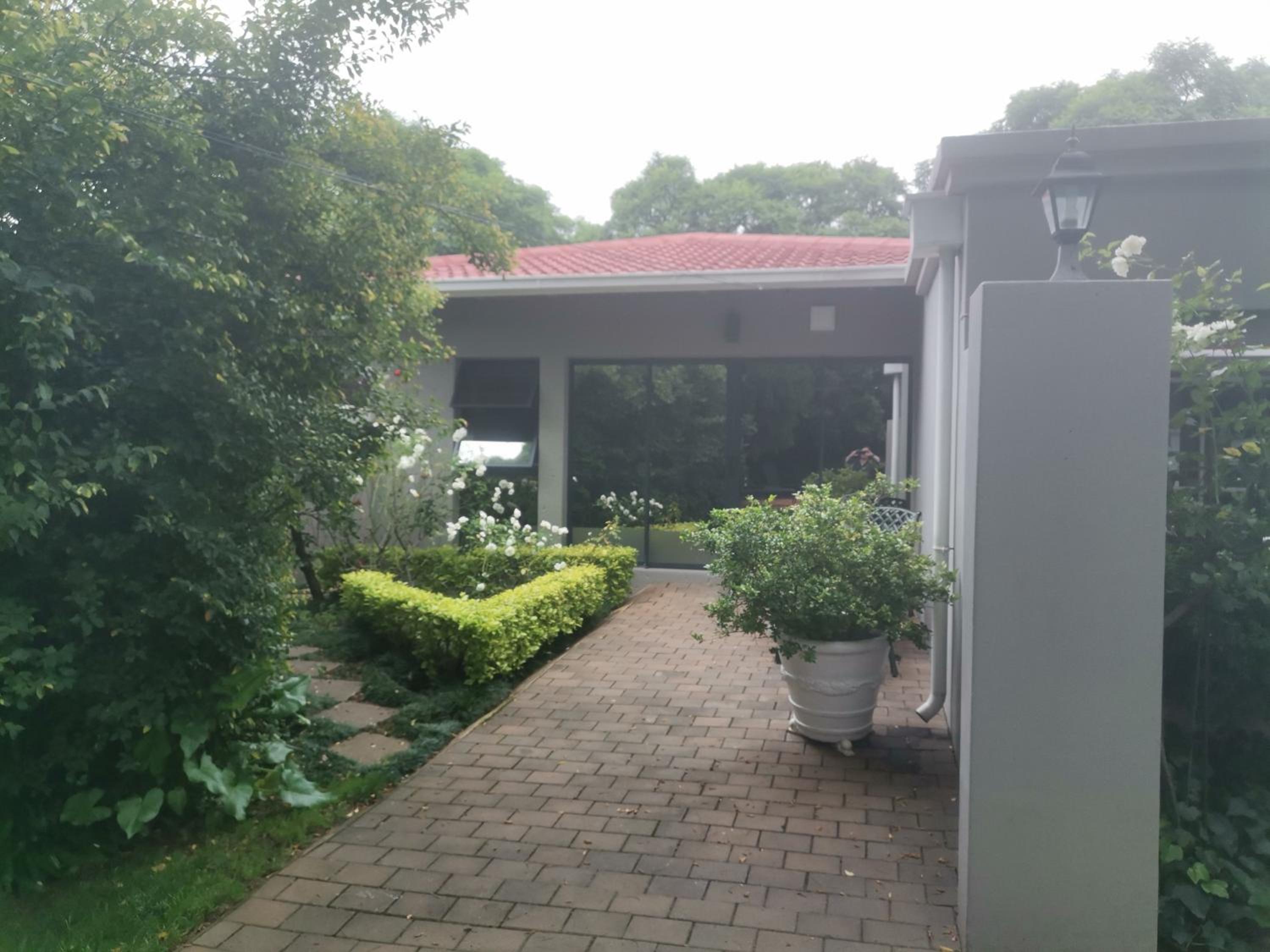 Rosebank Lodge Guesthouse by Claires
