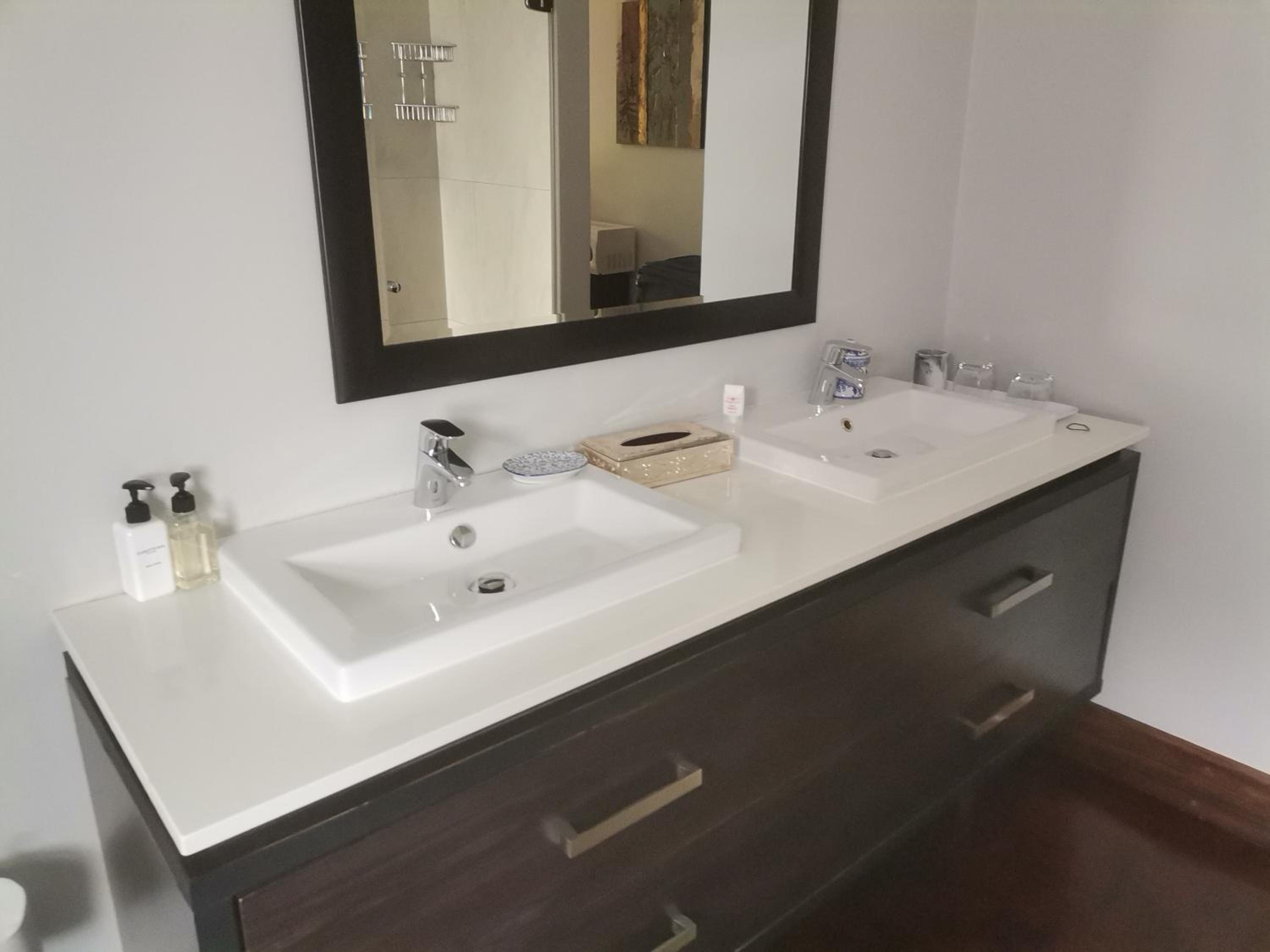 Rosebank Lodge Guesthouse by Claires