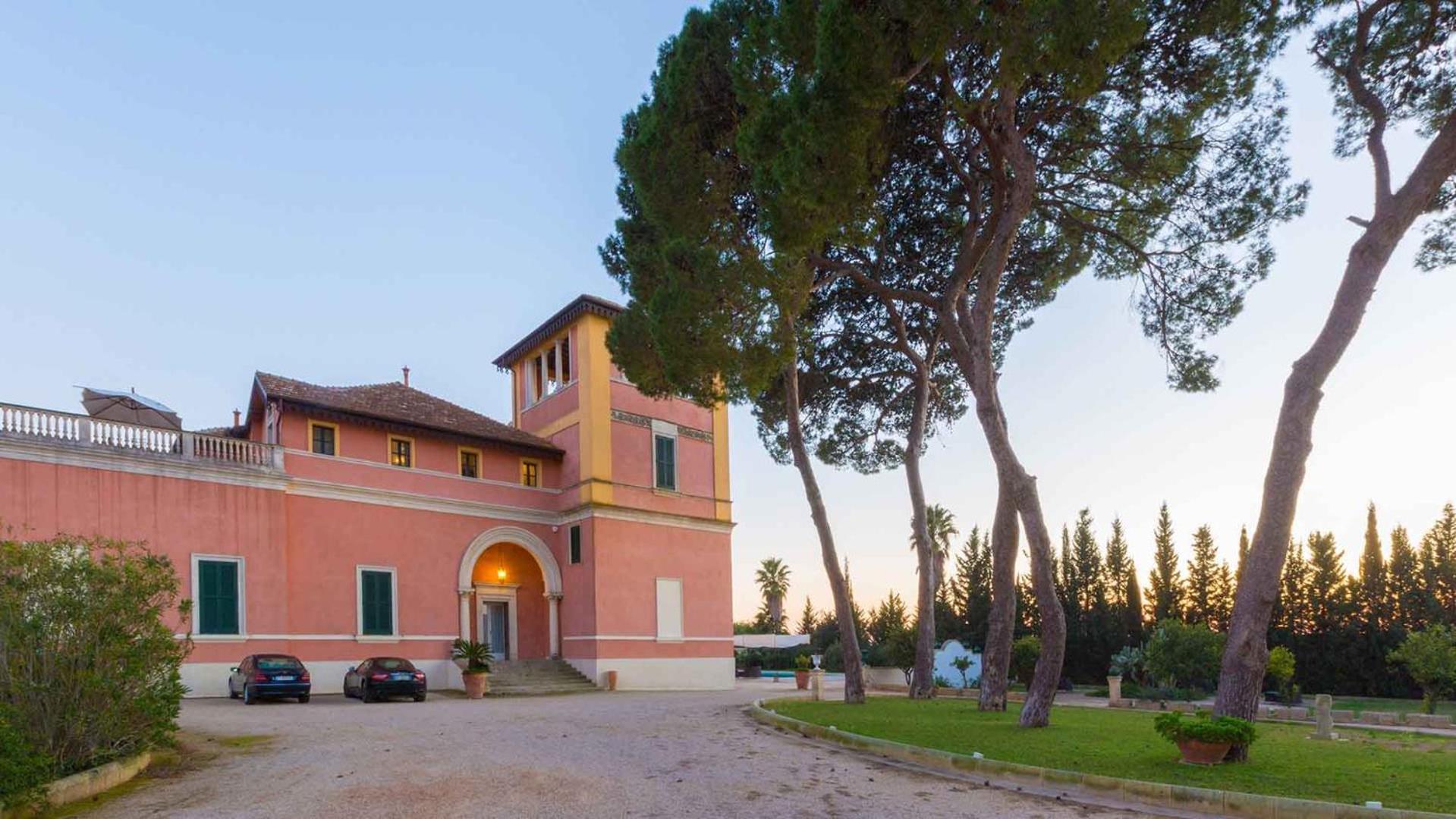 VILLA CAPOZZA 18&2, Emma Villas view 3