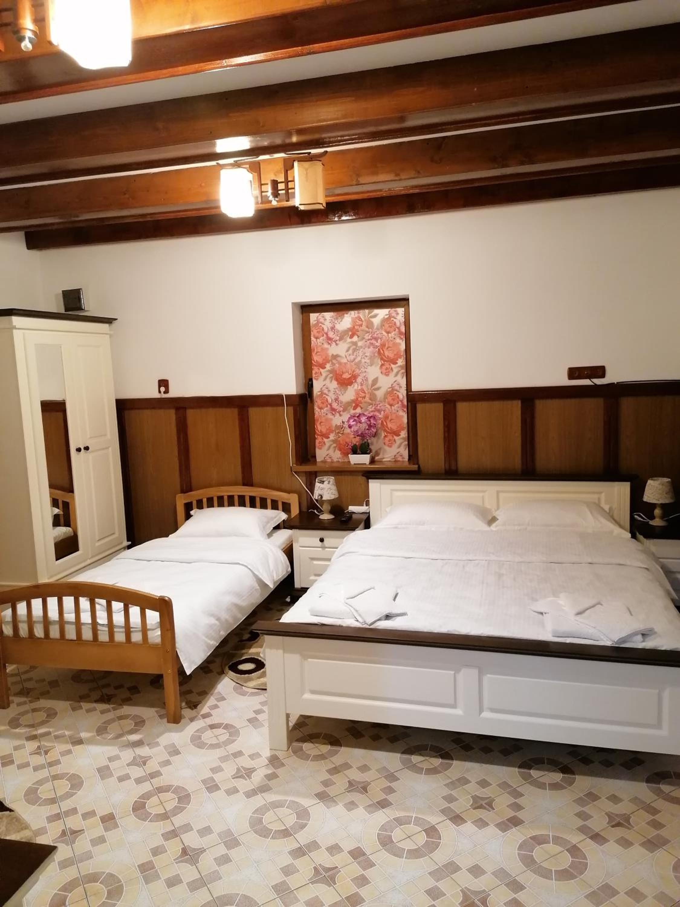 Casa Poenaru view 3