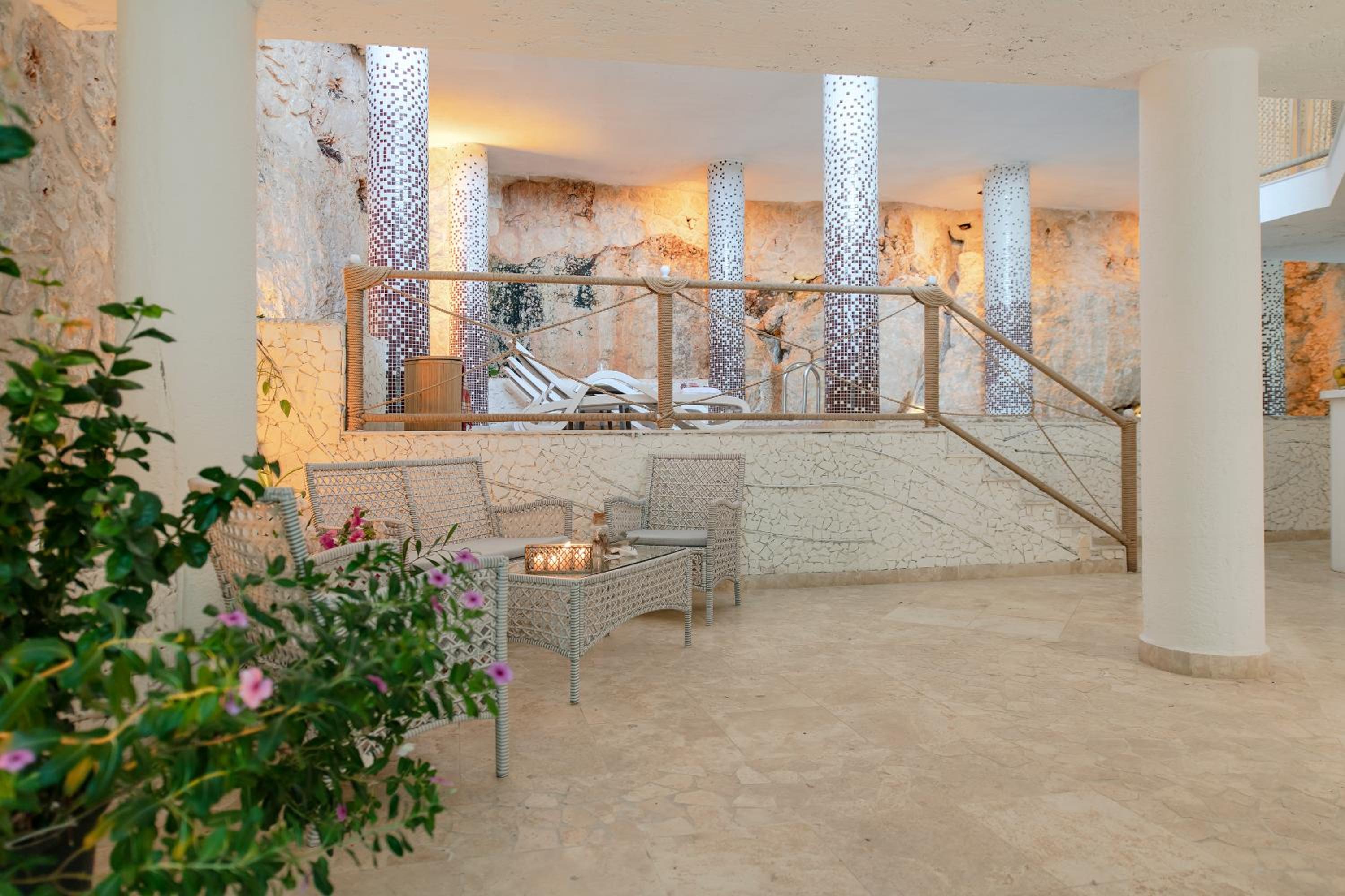 Peninsula Gardens Hotel - Image 79