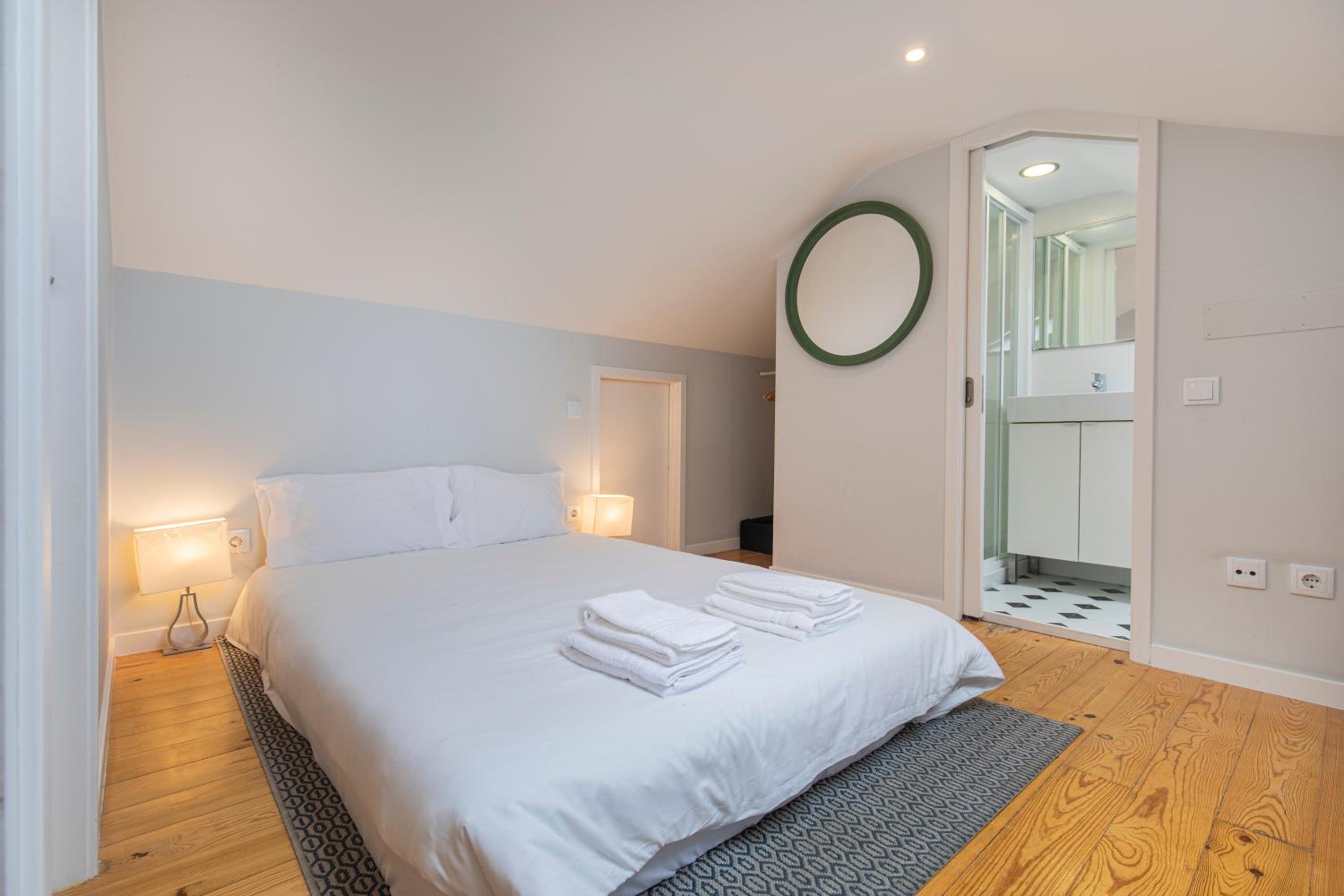 Graceful 2BDR Duplex Apartment by LovelyStay view 2