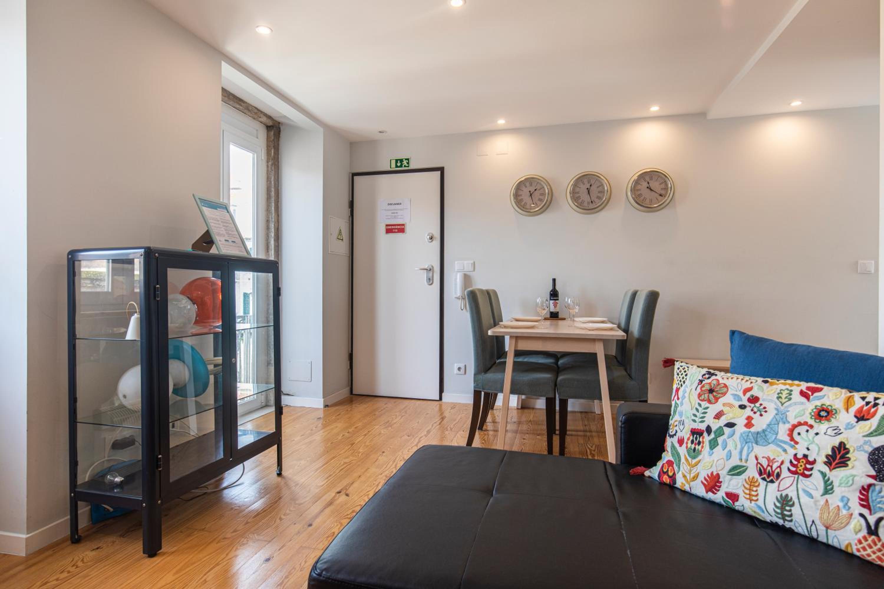 Graceful 2BDR Duplex Apartment by LovelyStay view 4