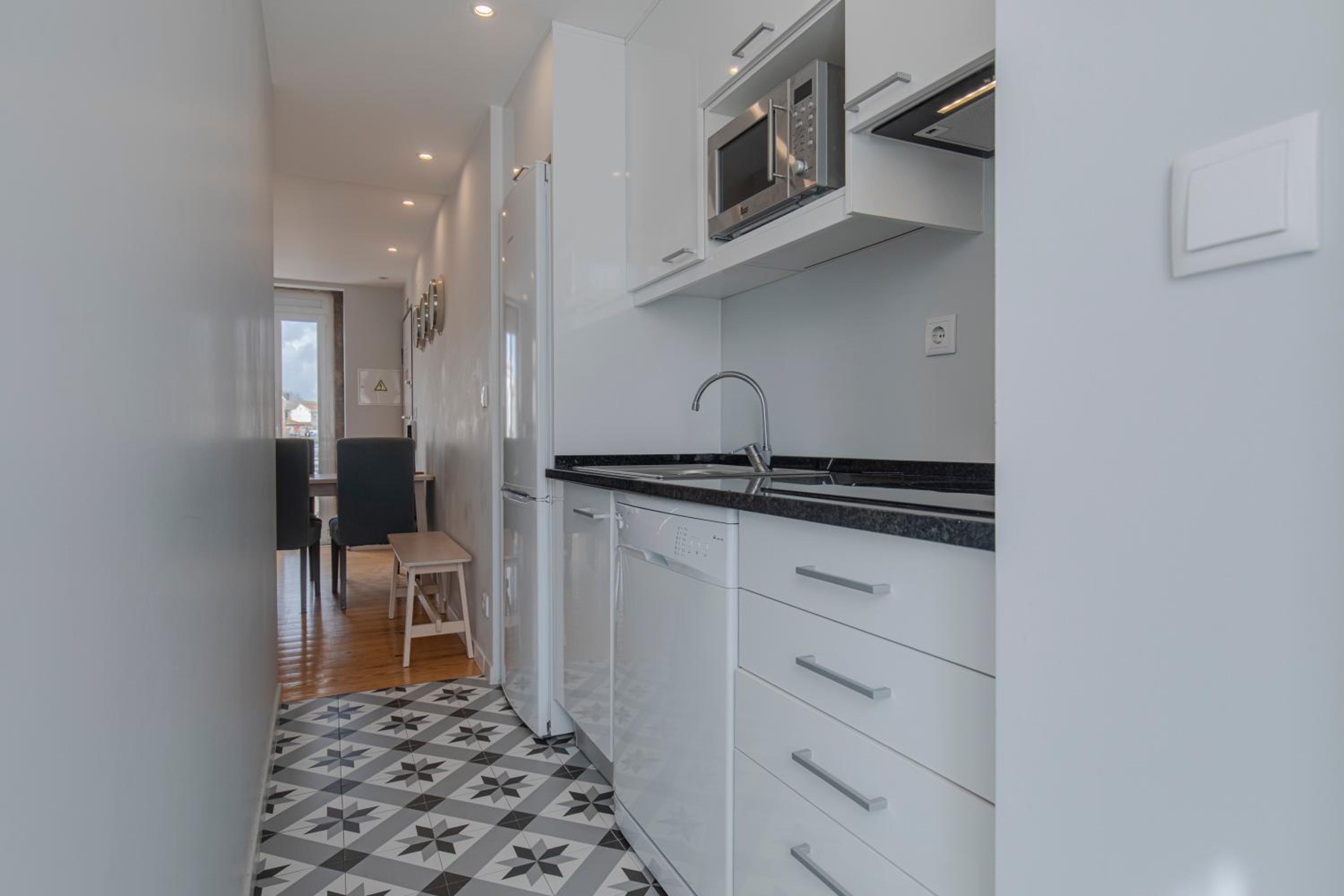 Graceful 2BDR Duplex Apartment by LovelyStay view 3