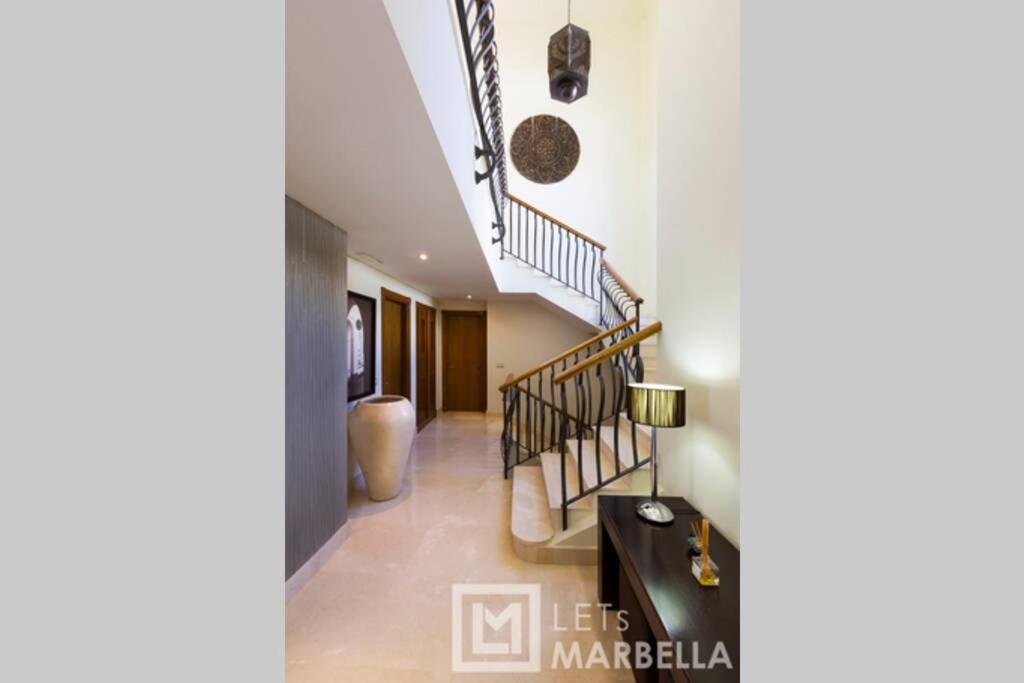 Luxury Modern 5BR Villa - Infinity pool & Panoramic sea views view 4