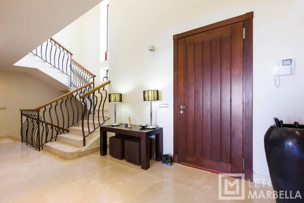 Luxury Modern 5BR Villa - Infinity pool & Panoramic sea views view 3