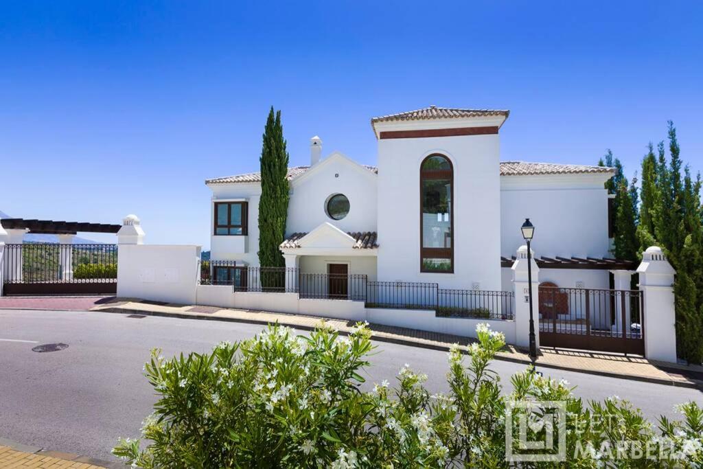 Luxury Modern 5BR Villa - Infinity pool & Panoramic sea views view 2