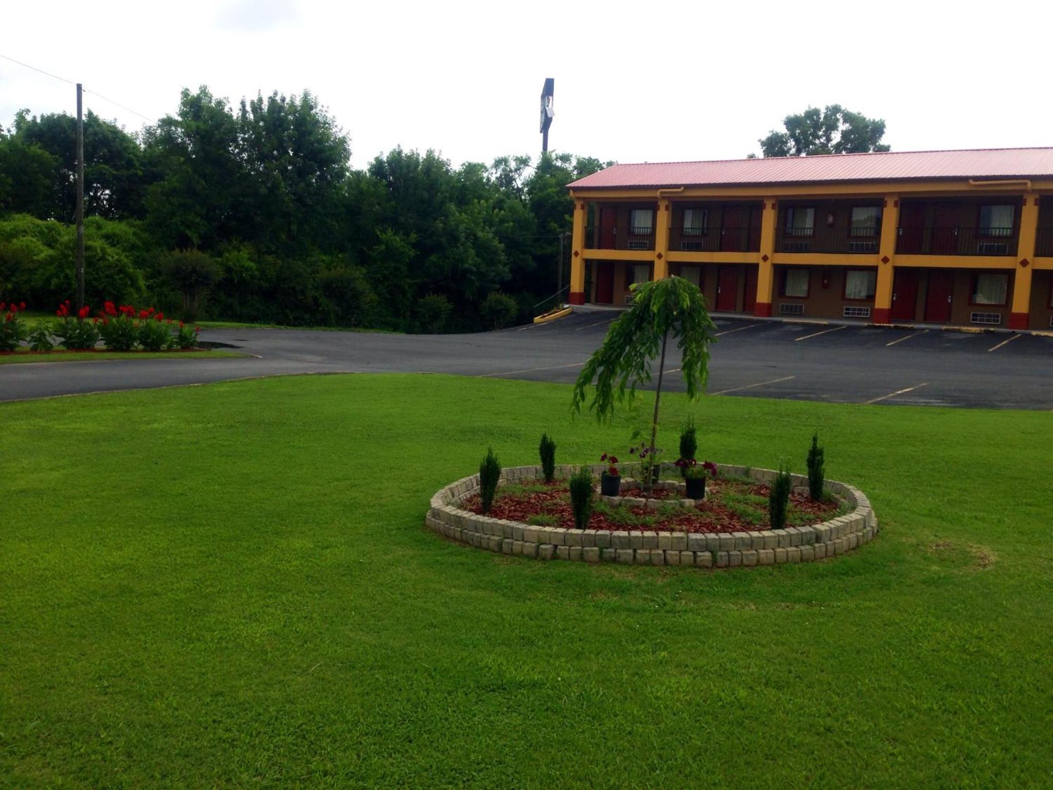 Duffys Motel - Calhoun view 2