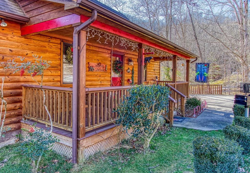 Santas Lakehouse, On the Lake, Arcade Game, Hot Tub, 560 FREE tickets each paid day!!! view 4